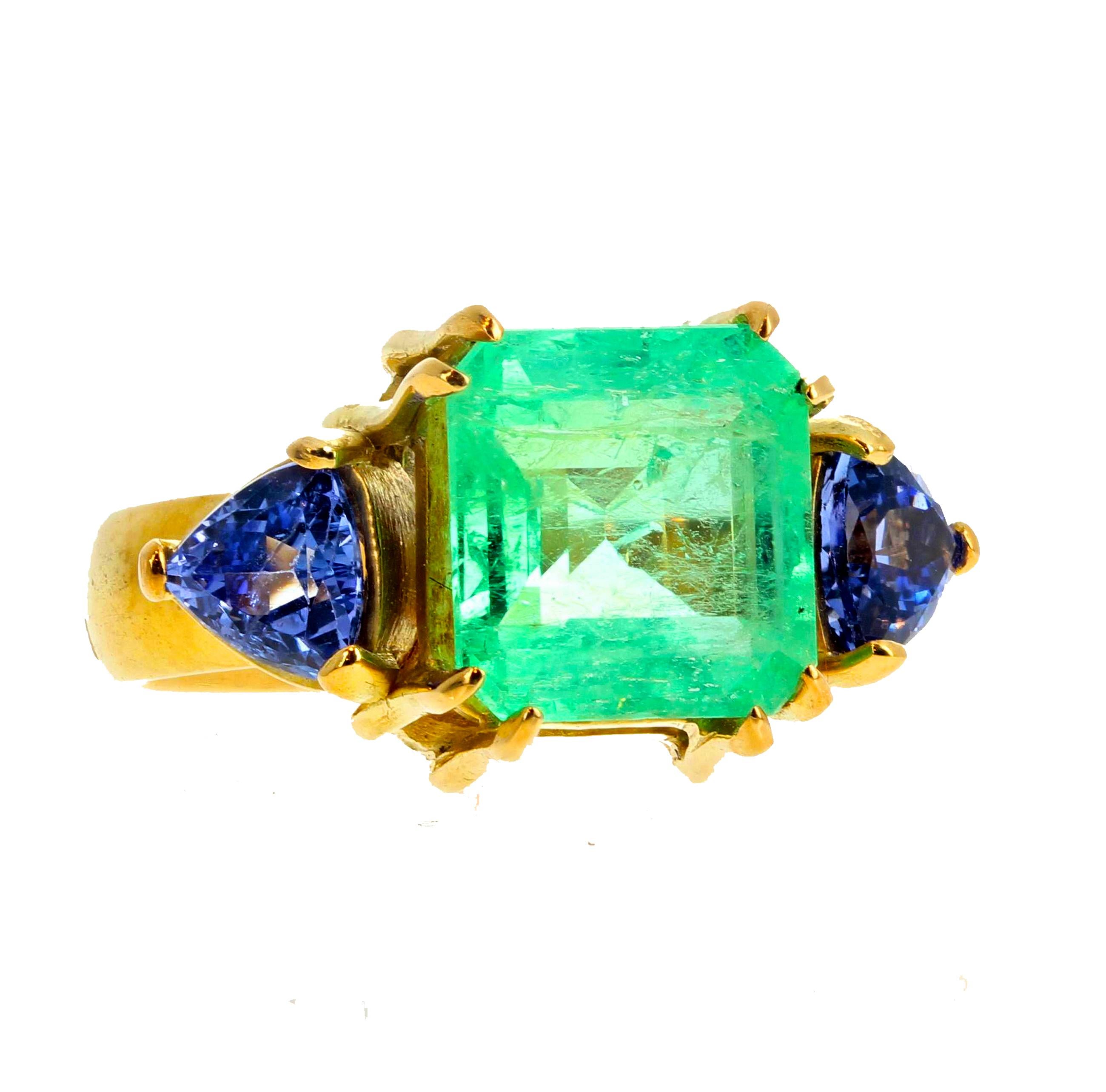 Women's or Men's Gemjunky Elegant 2.8 Ct. Emerald & Natural Blue Tanzanite 18K Gold Cocktail Ring