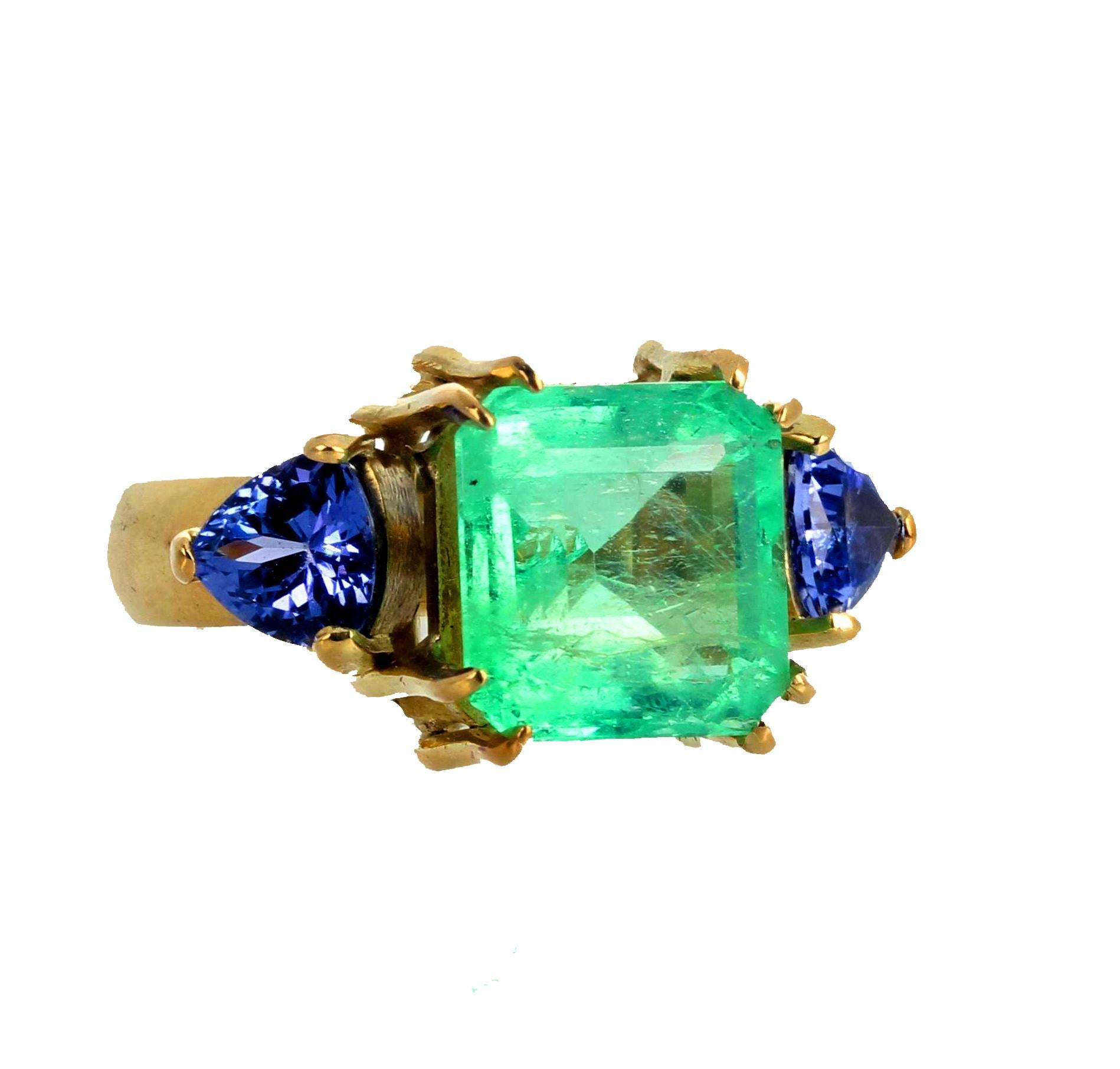 Gemjunky Elegant 2.8 Ct. Emerald & Natural Blue Tanzanite 18K Gold Cocktail Ring 3