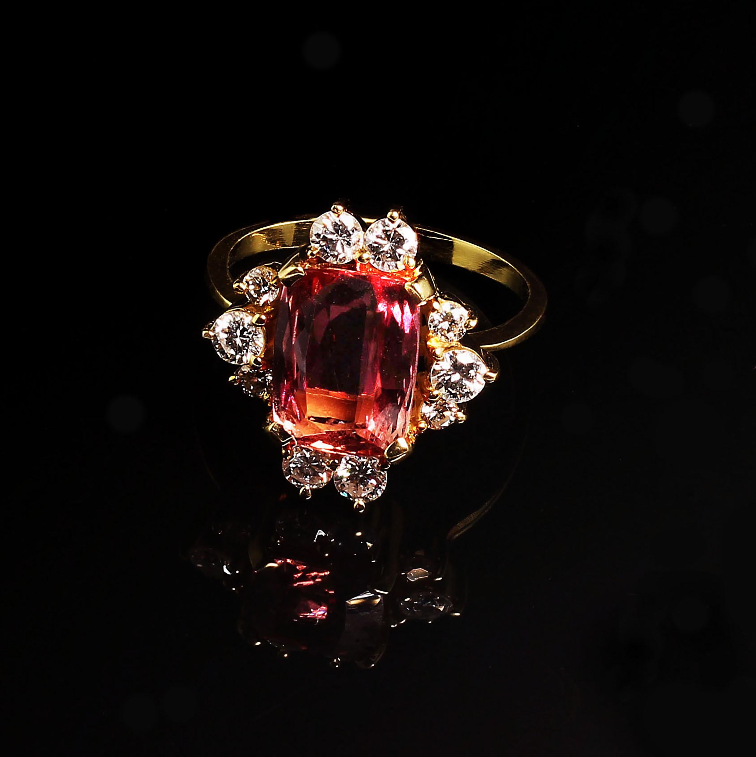 Ring aus 18 Karat Gelbgold mit rosa Turmalin und Diamanten von AJD Damen