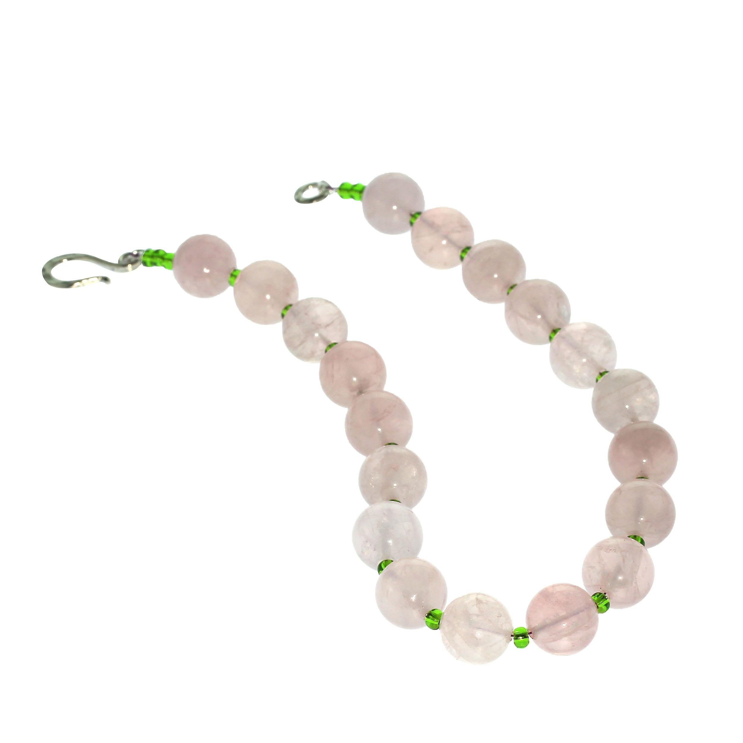 16 Zoll Halskette mit Rosenquarz und grünen tschechischen Perlen von AJD für Damen oder Herren im Angebot