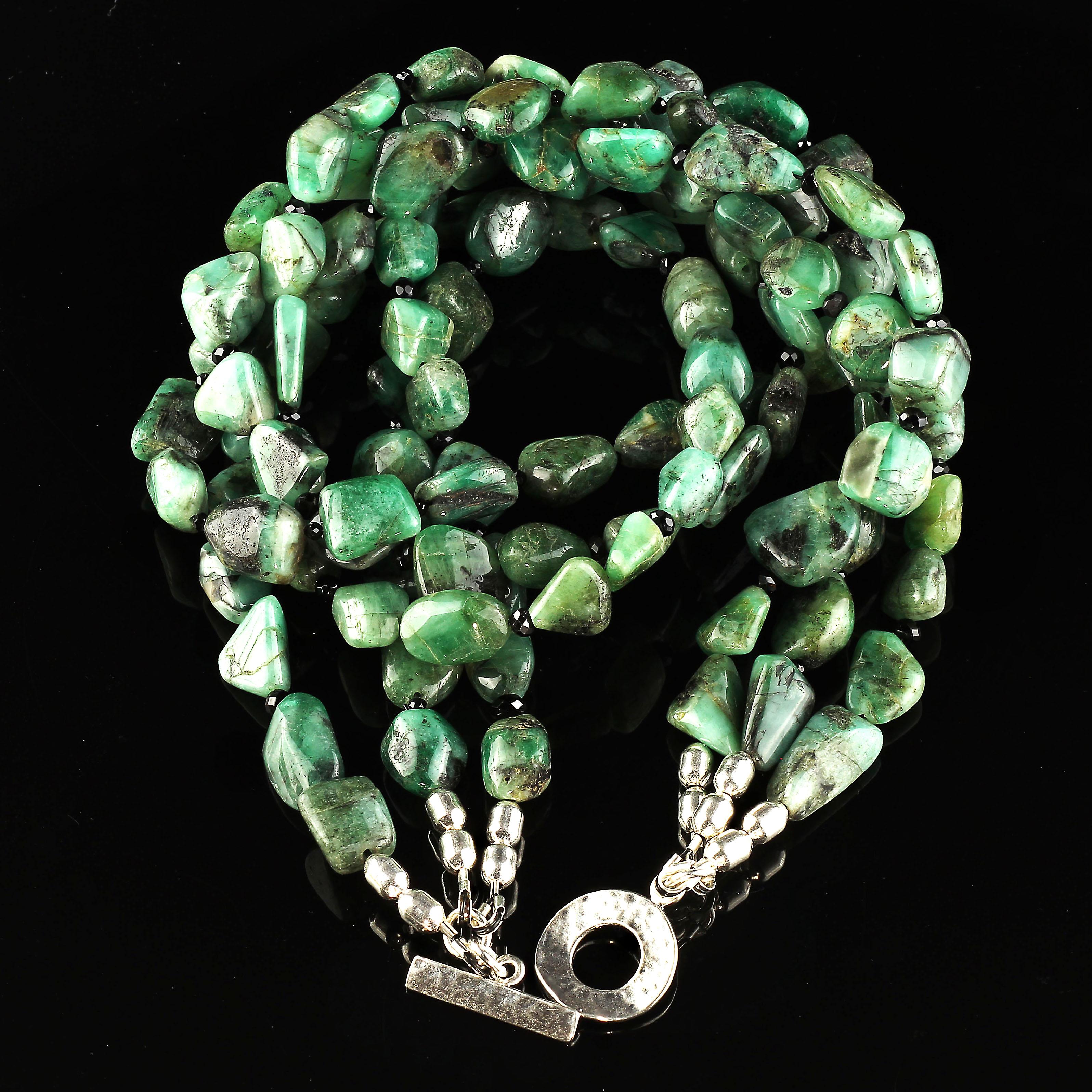 Gemjunky Three-Strand Emerald Nugget & Black Spinel Necklace   May Birthstone In New Condition In Raleigh, NC