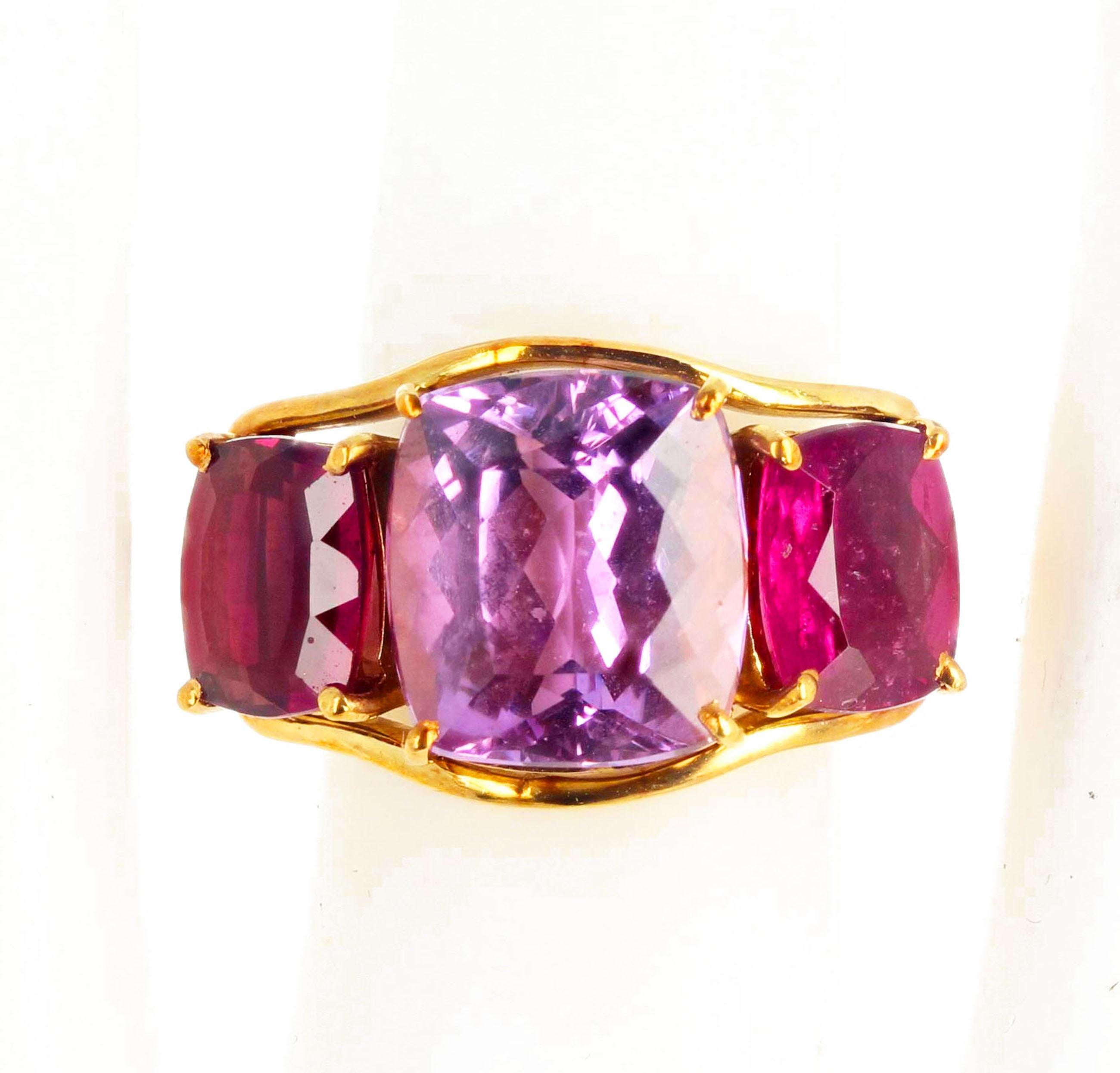 AJD Glamorous Intense 8.85 Ct Kunzite & 7.5 Ct Tourmaline 18Kt Gold Ring In New Condition For Sale In Raleigh, NC