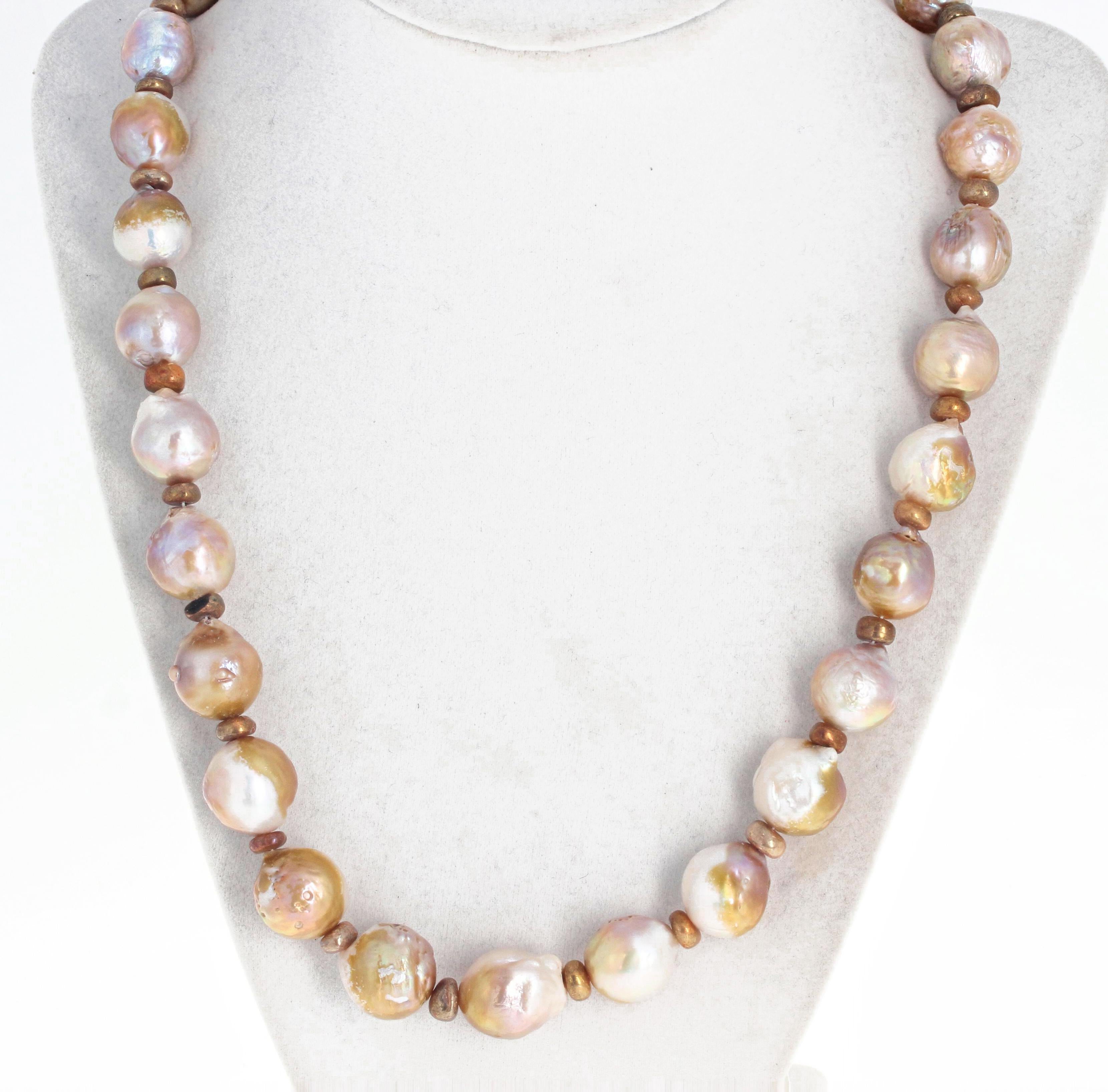 AJD Dramatic Real Goldy Glowing Cultured Ocean Pearl Collier Neuf - En vente à Raleigh, NC
