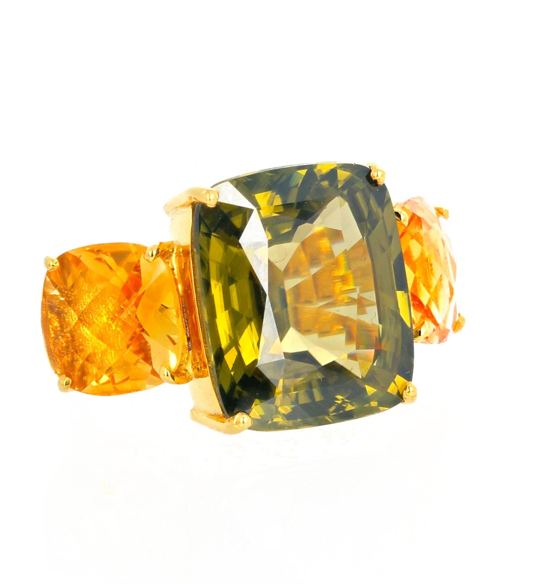 Women's or Men's AJD VERY RARE Intensely Brilliant Fiery Green 22.68 Ct ZIRCON & Citrine Ring For Sale