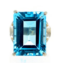 Gemjunky "Hollywood Glam" Emerald Cut Intense Sky Blue 30.26Ct Topaz Silver Ring