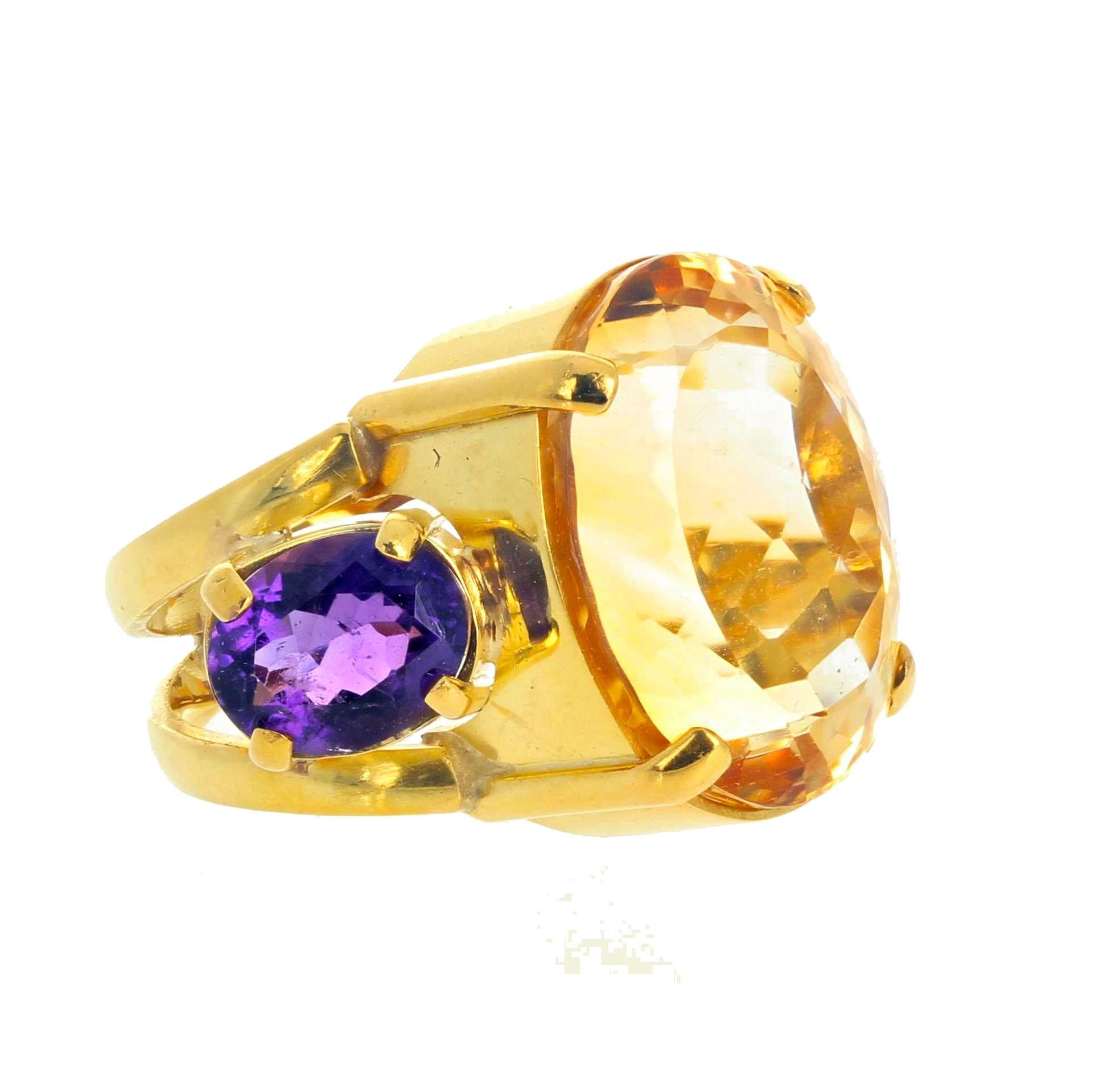 AJD Beeindruckender Ring aus 18 Karat Gelbgold mit wunderschönem 26 Karat Citrin und Amethyst, wunderschön (Ovalschliff) im Angebot