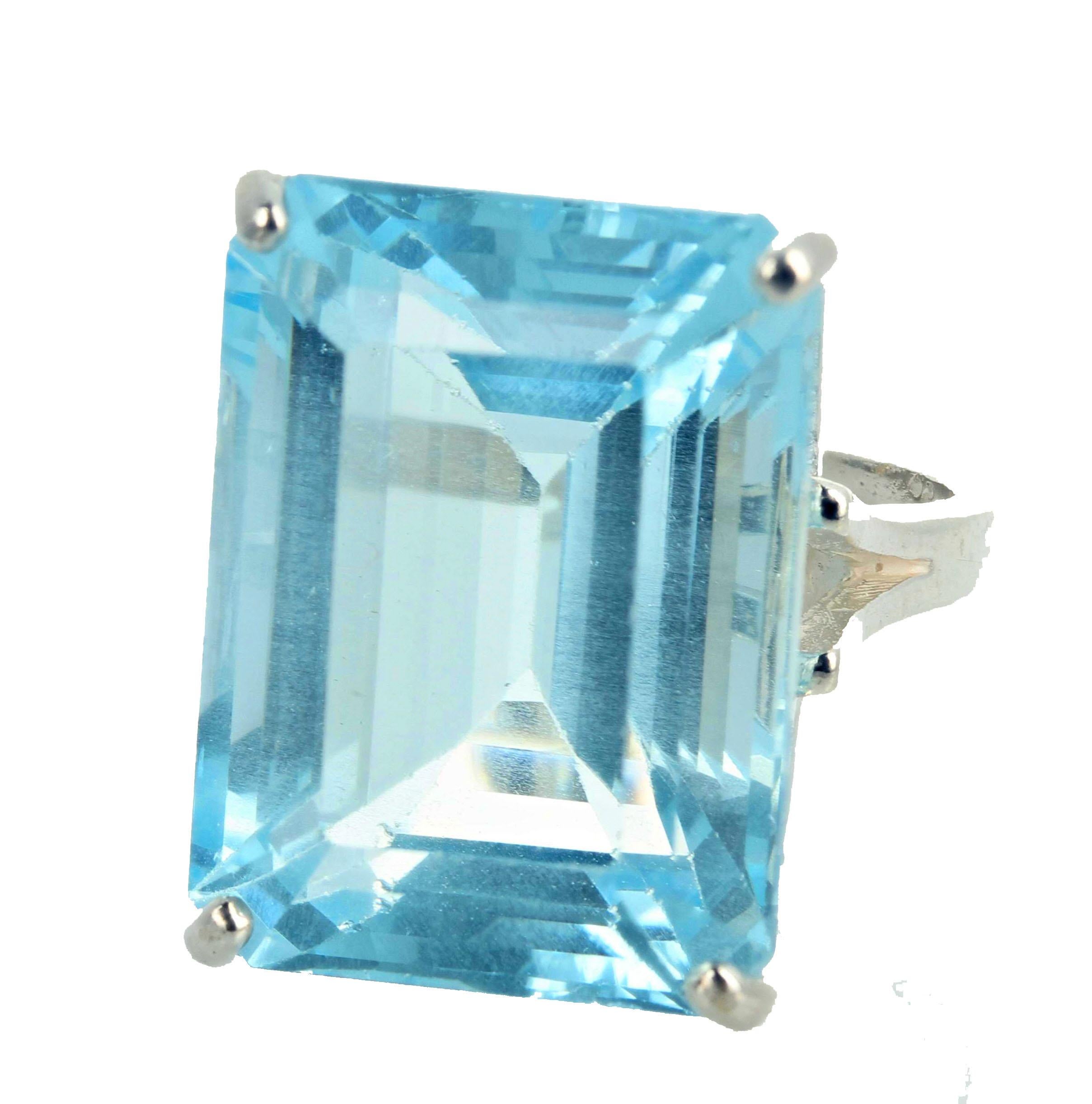 Translucent magnificent blue natural 18 carat cushion cut Aquamarine (20.4 mm x 15.3 mm) and is a size 7 sizable for free. This gemstone will catch your eye as it glitters in the light !  There are no eye visible inclusions in this gorgeous