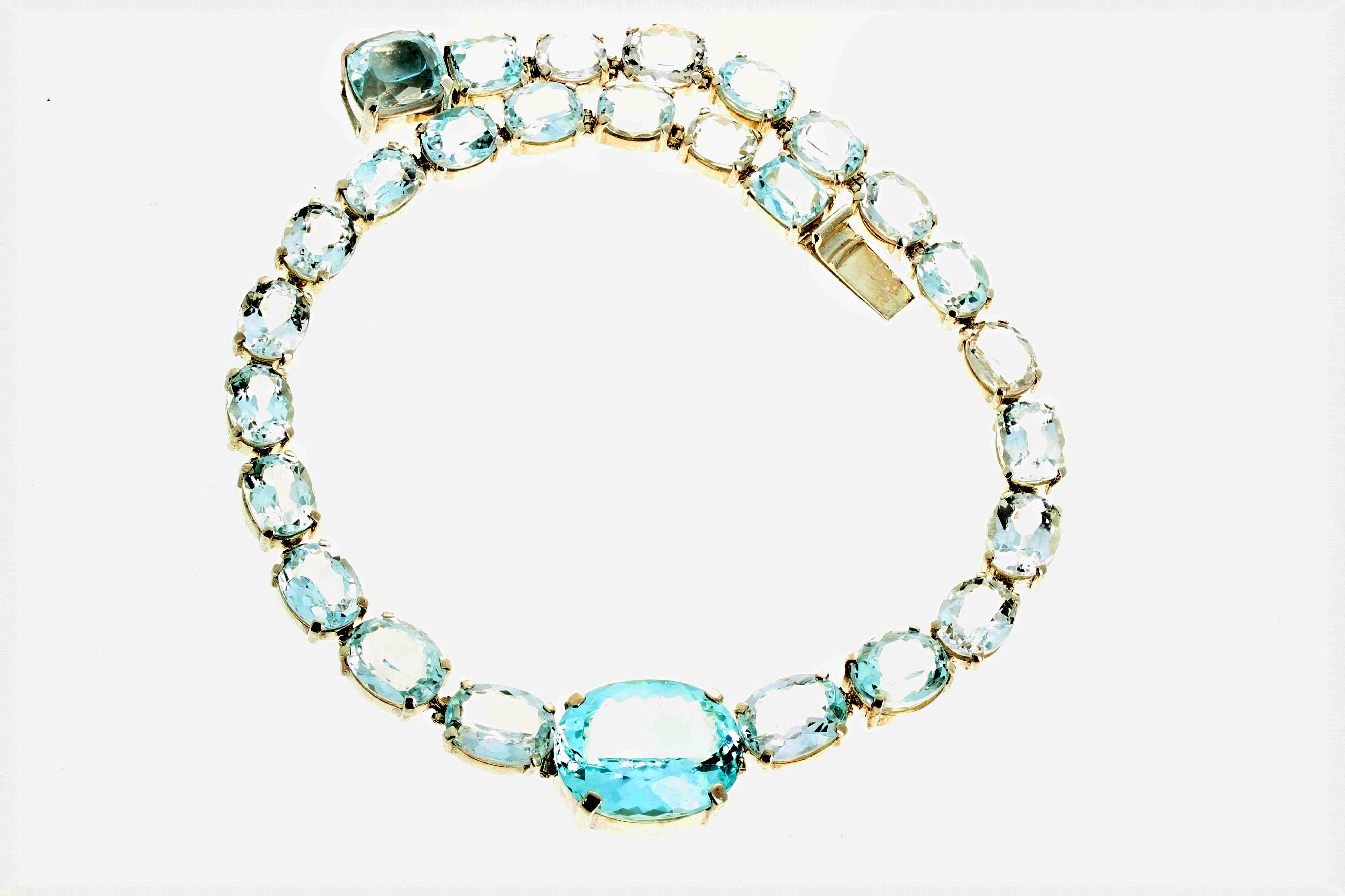 aquamarine gemstone colors