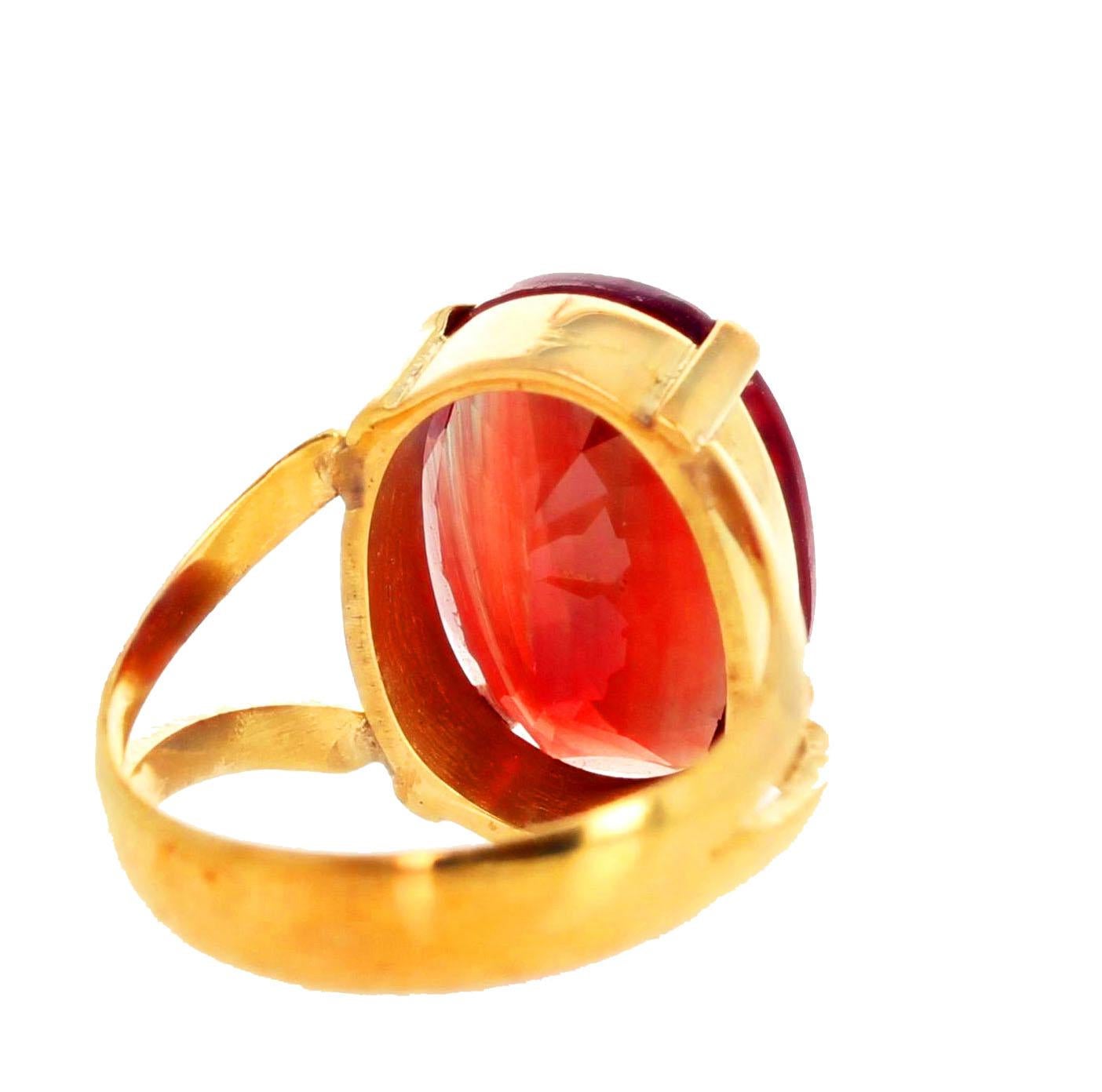 AJD, magnifique bague rare en or jaune 18 carats avec etecine rouge vif orange 8 carats en vente 3