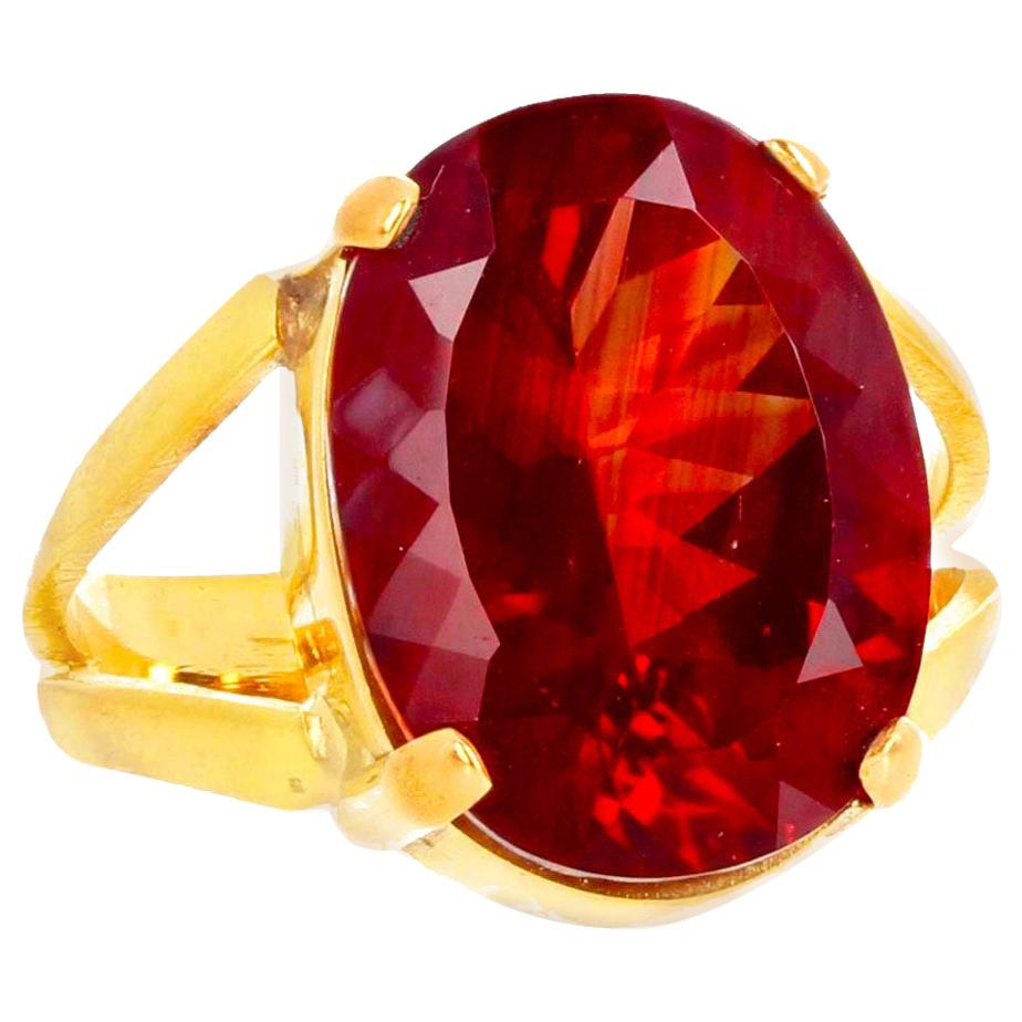 AJD, magnifique bague rare en or jaune 18 carats avec etecine rouge vif orange 8 carats en vente