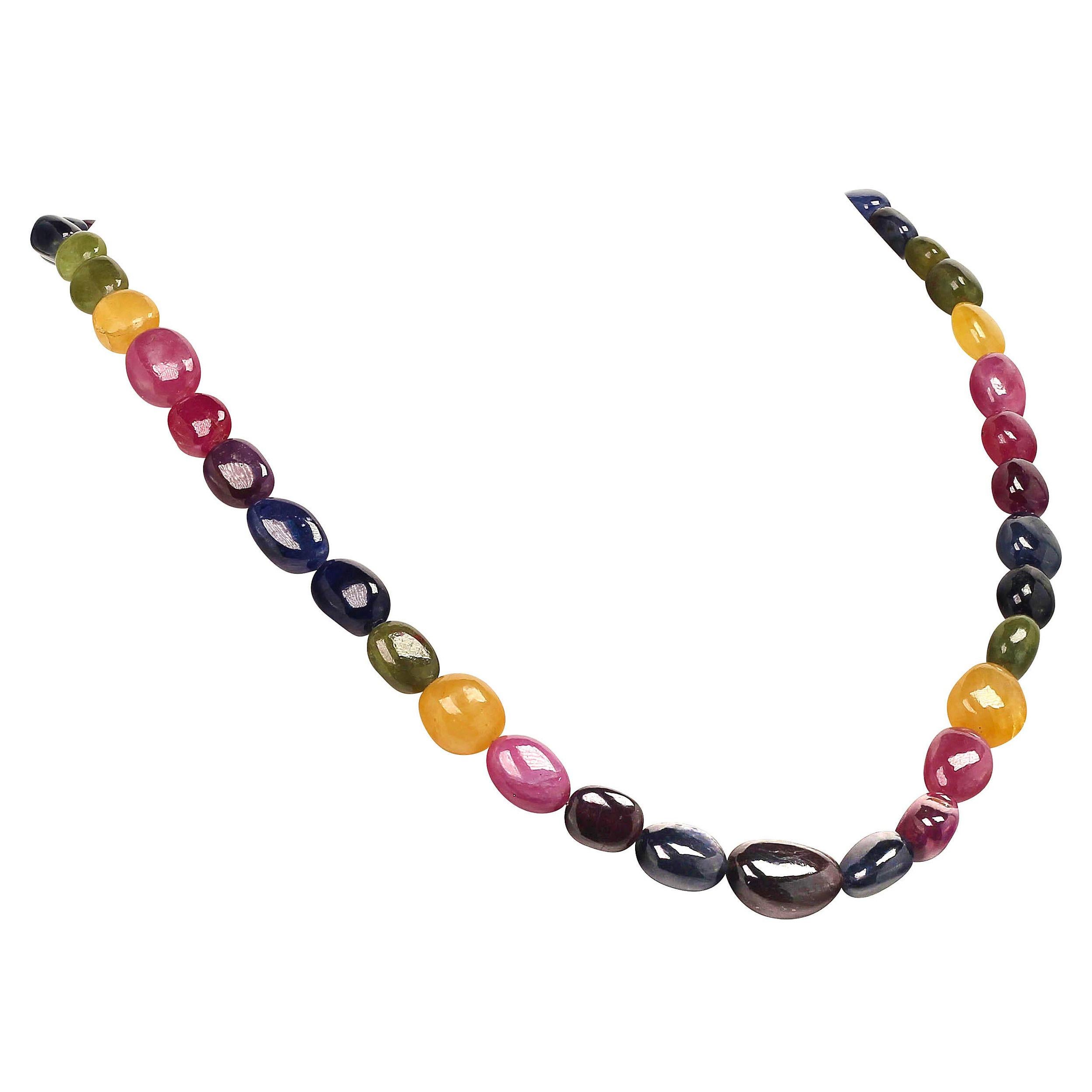 Ovale AJD-Halskette mit mehrfarbigen Saphiren (Perle) im Angebot