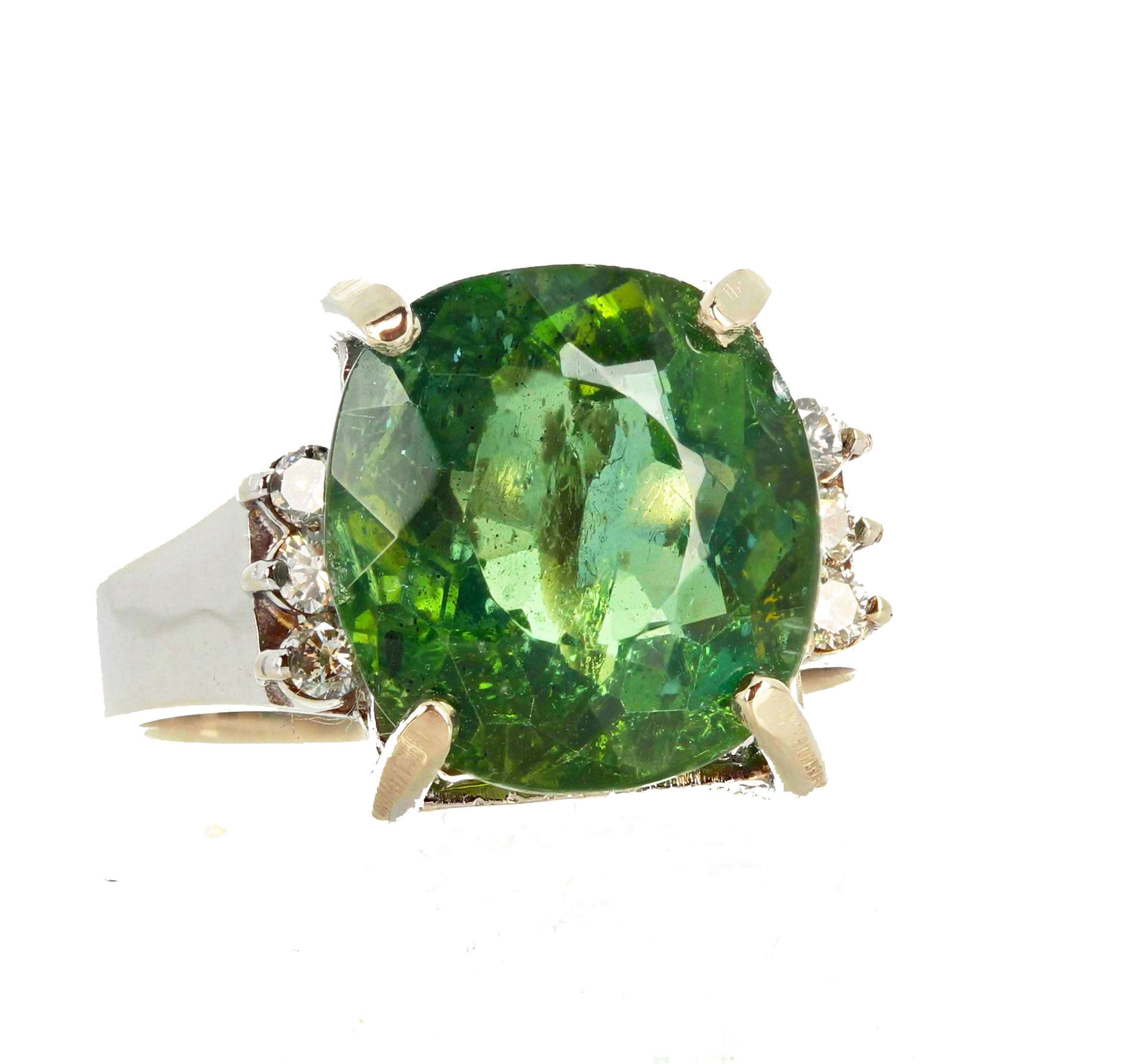 Women's AJD EXTRAORDINARY Glittering Green 8 Carat Madagascar Apatite & Diamonds Ring For Sale