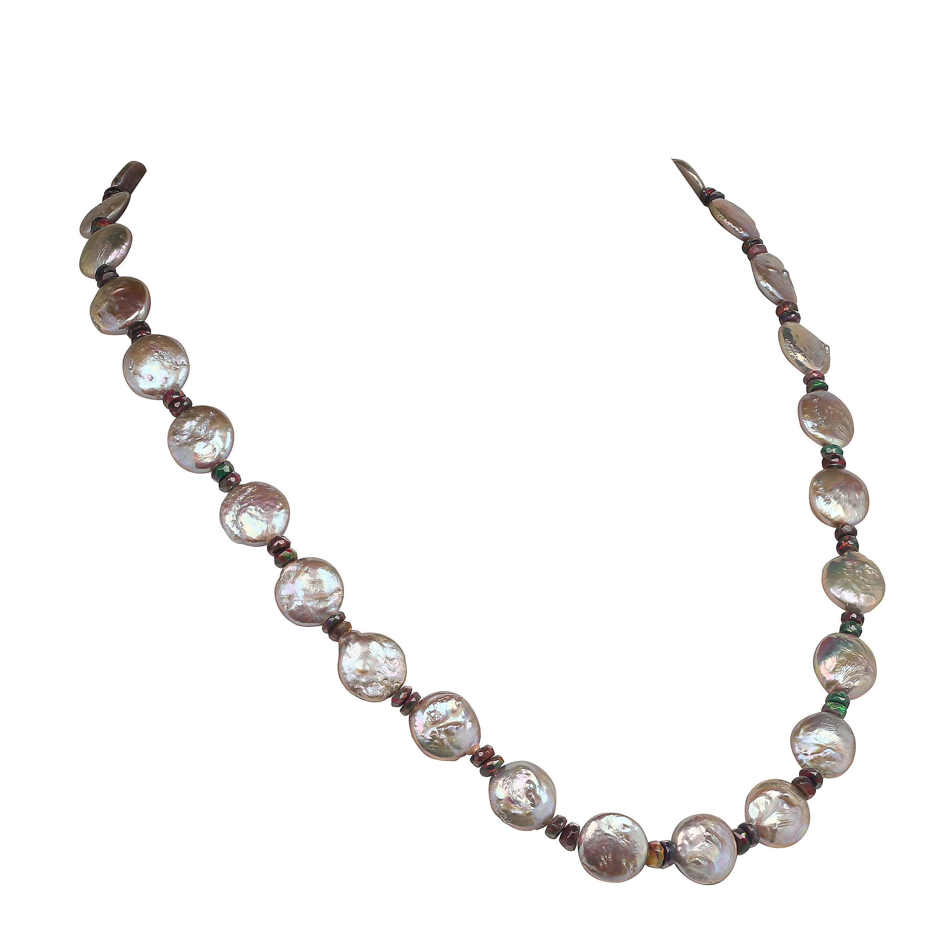 Halskette mit 22 Zoll silbernen Münzperlen und schwarzem Opal Juni Geburtsstein von JD (Kunsthandwerker*in) im Angebot