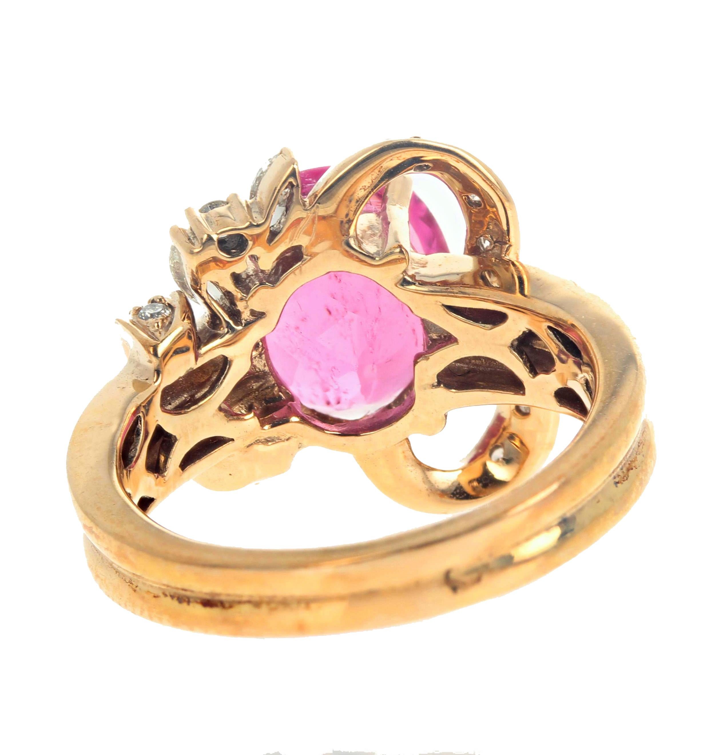 Women's or Men's AJD Elegant Stunningly Designed 3.7 Ct. Rubelite Tourmaline & Diamonds Gold Ring For Sale