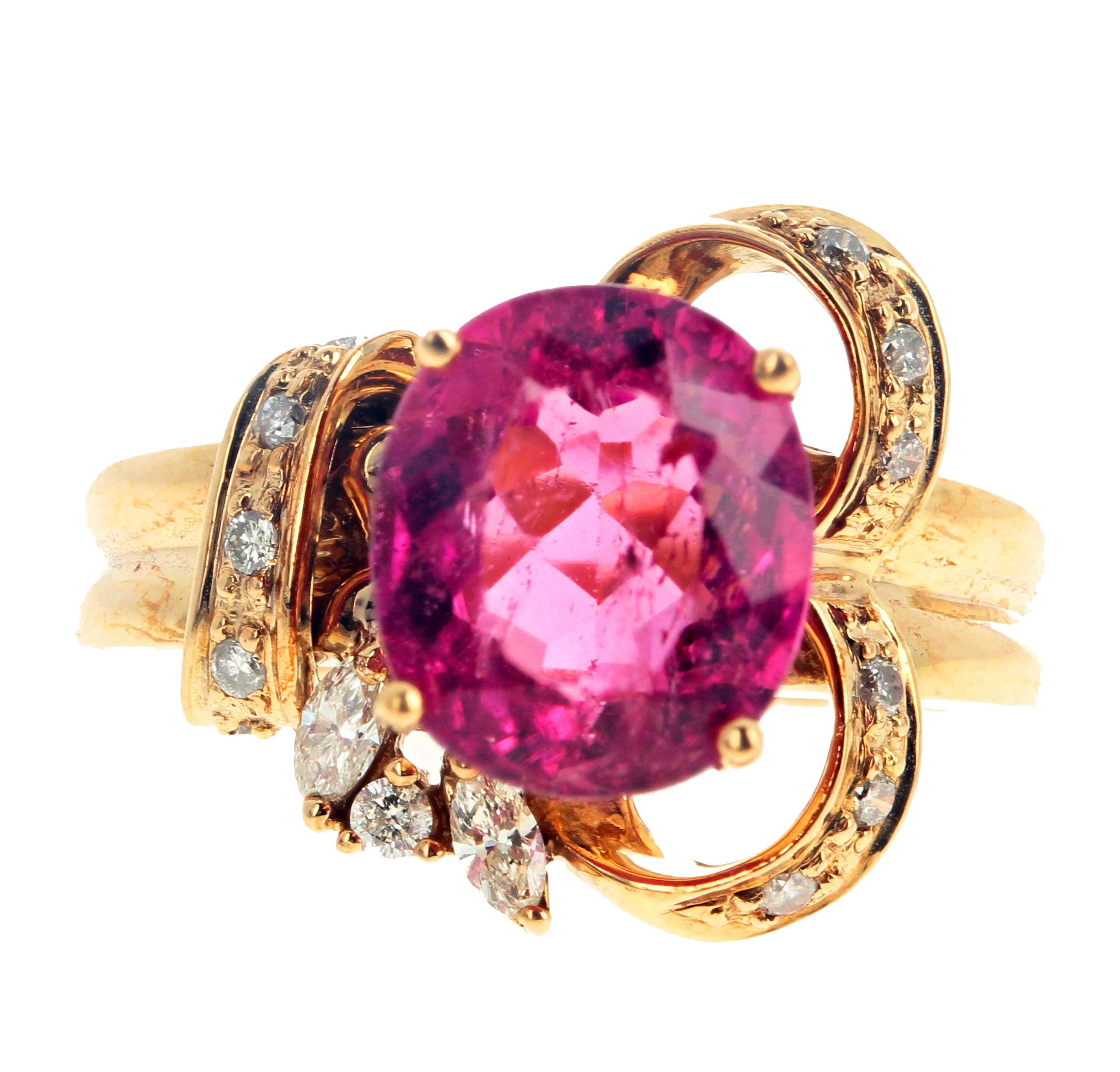 AJD Elegant Stunningly Designed 3.7 Ct. Rubelite Tourmaline & Diamonds Gold Ring For Sale 1