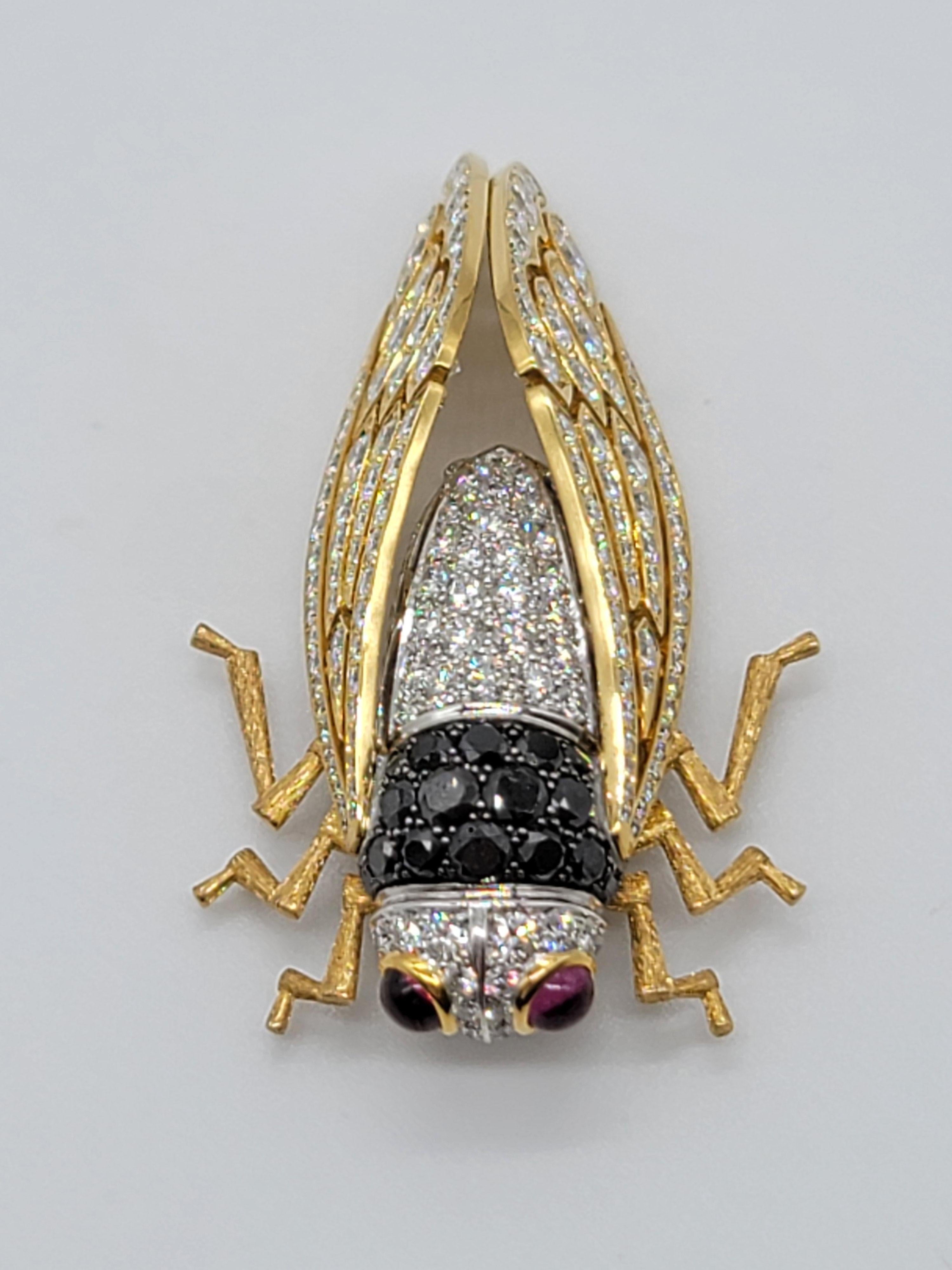 Gemlok 18 Karat White and Yellow Gold, Black and White Diamond Cicada Brooch For Sale 1