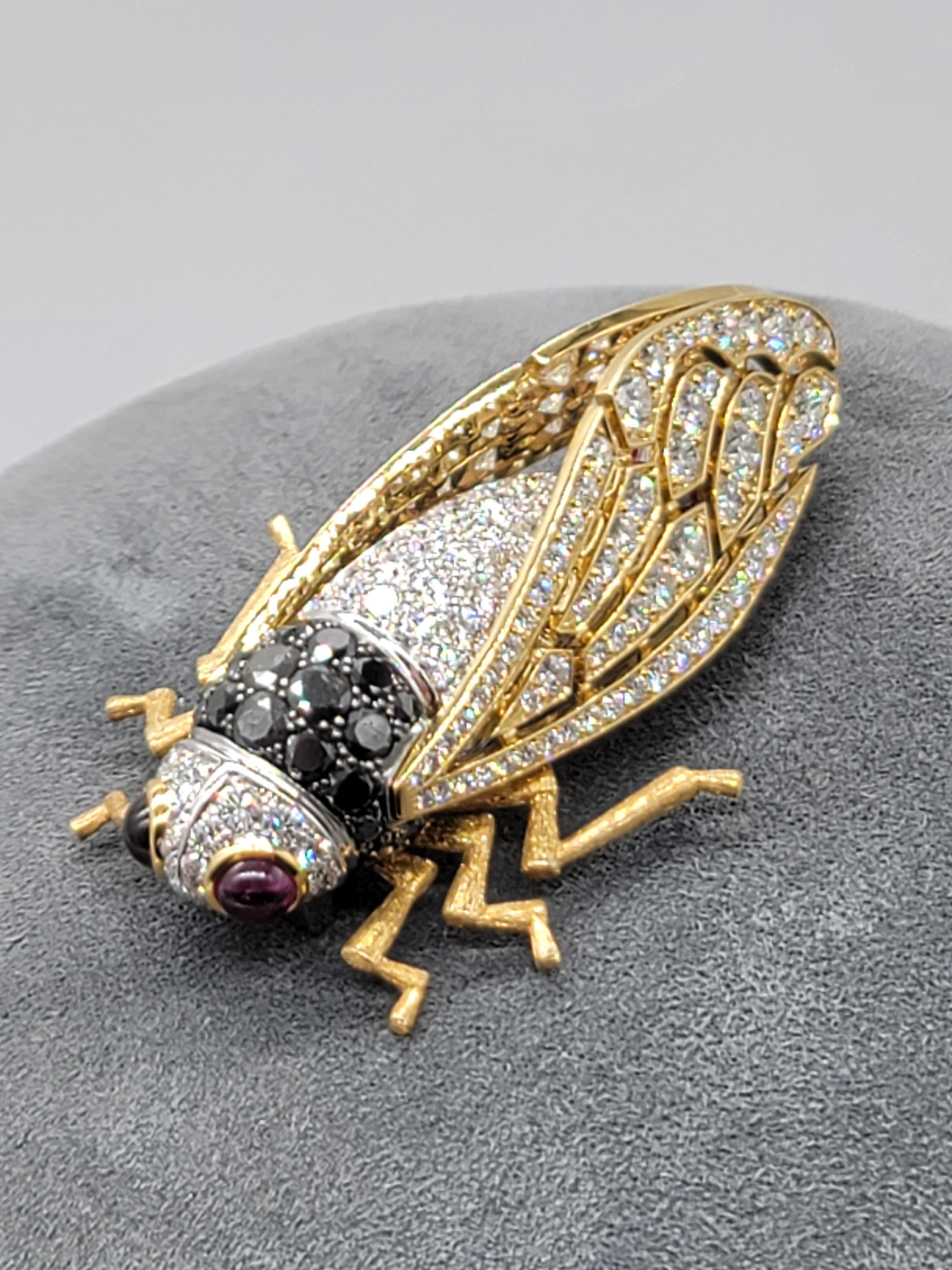 Gemlok 18 Karat White and Yellow Gold, Black and White Diamond Cicada Brooch For Sale 3