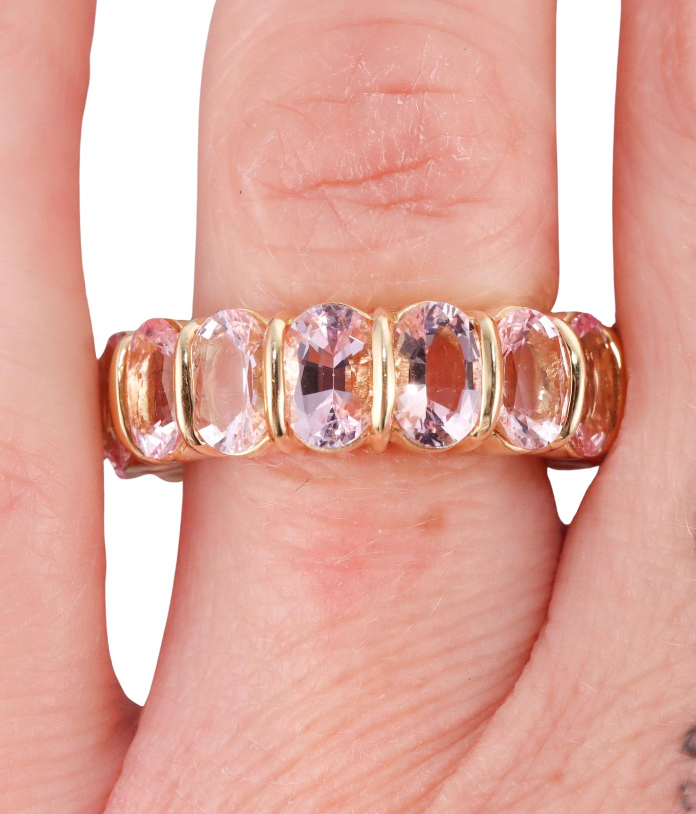 GemLok Oval Kunzite Gold Eternity Band Ring In Excellent Condition For Sale In New York, NY