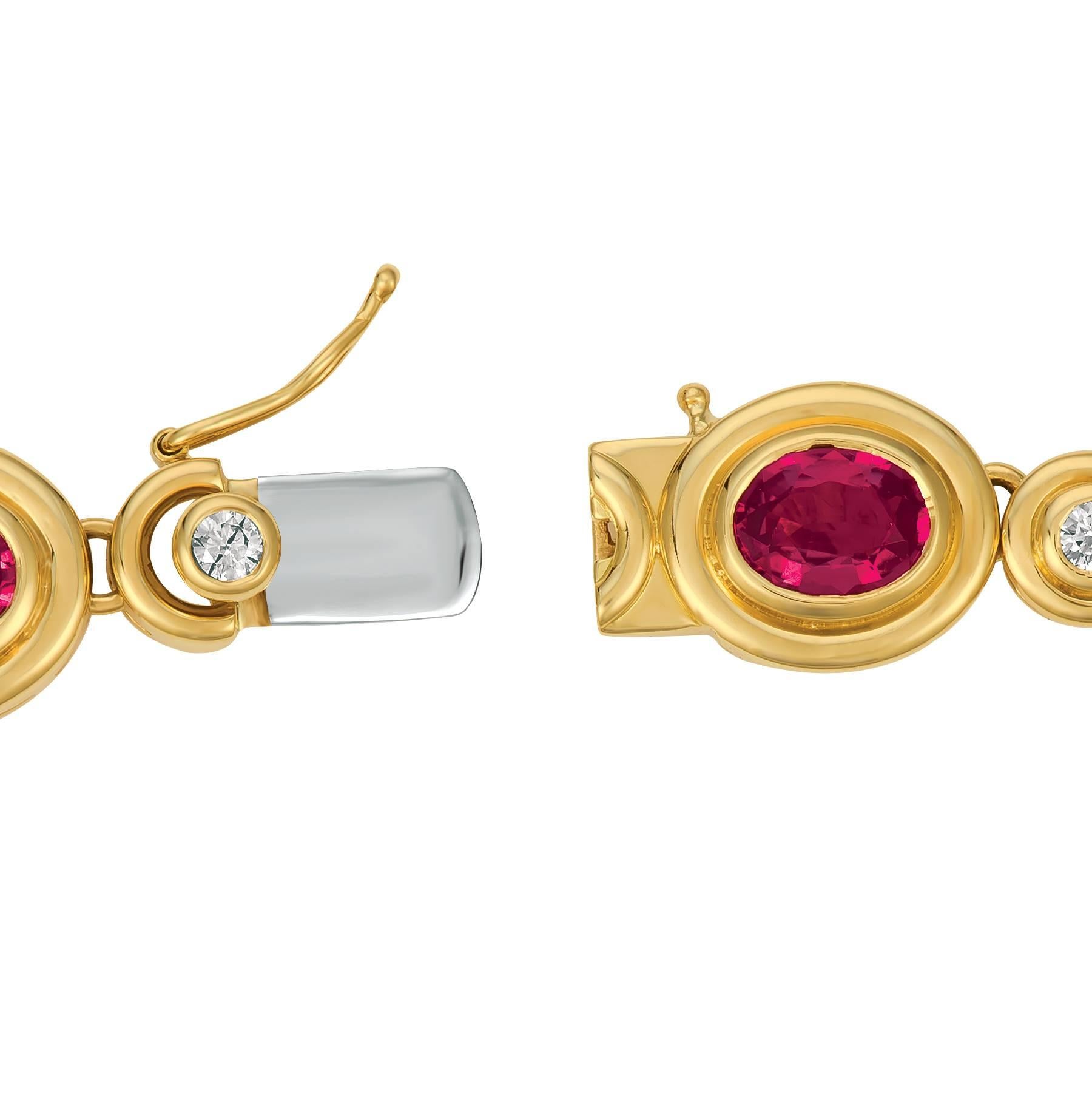 Modern Gemlok Oval Rubelite and Diamond 18kt Yellow Gold Necklace For Sale
