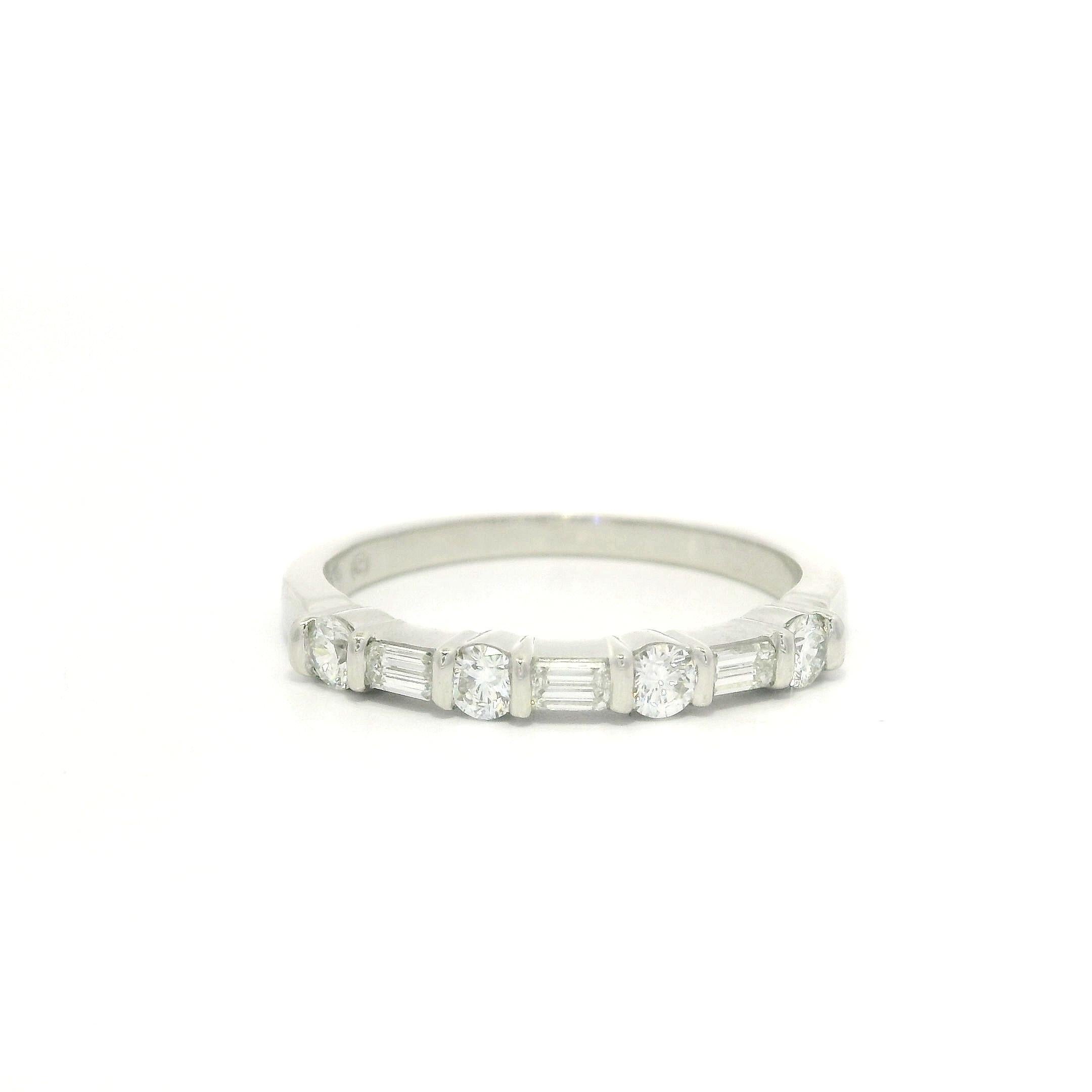 Gemlok Platinum 0.55ctw Alternating Emerald & Round Cut Diamond Band Ring For Sale 7