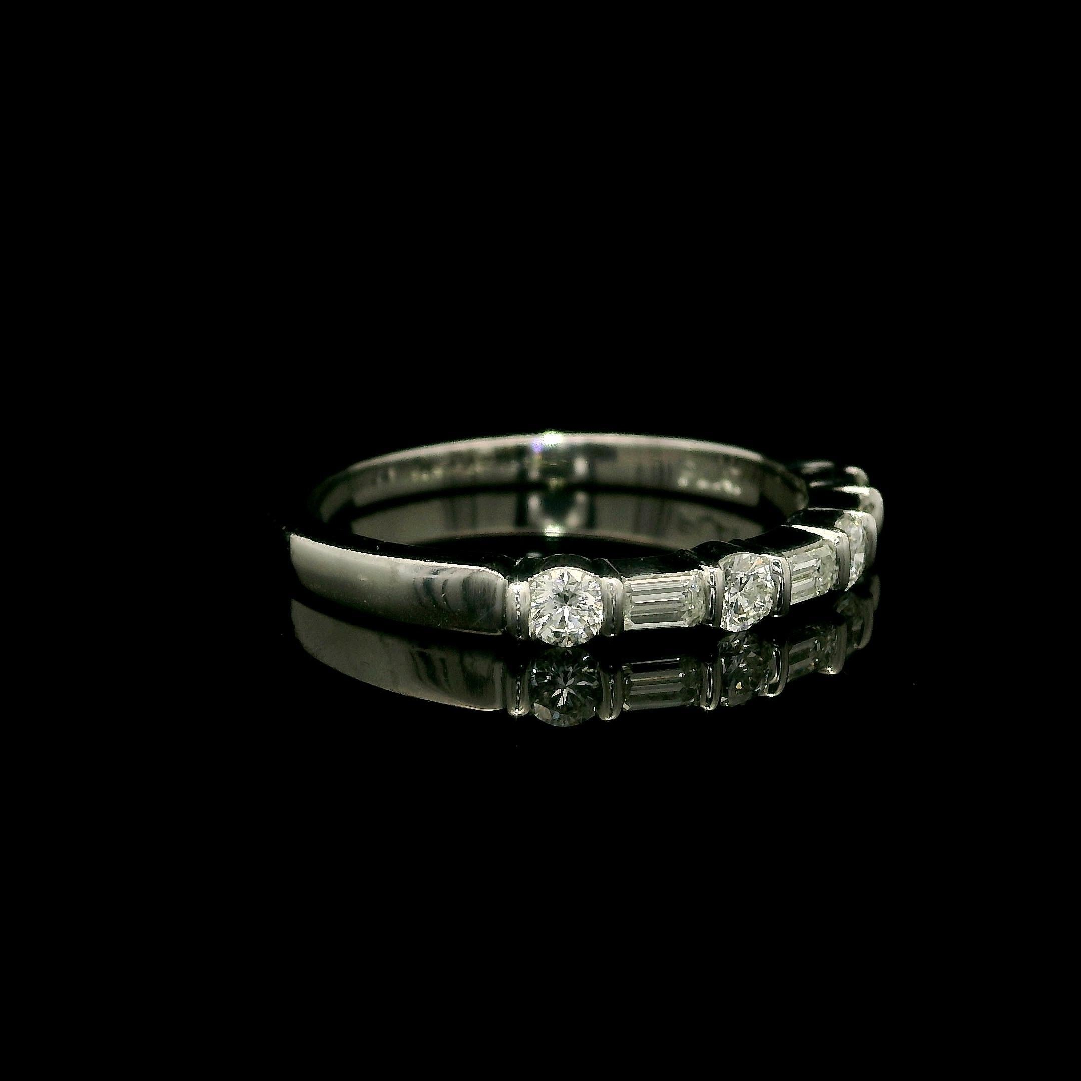 Gemlok Platinum 0.55ctw Alternating Emerald & Round Cut Diamond Band Ring For Sale 3