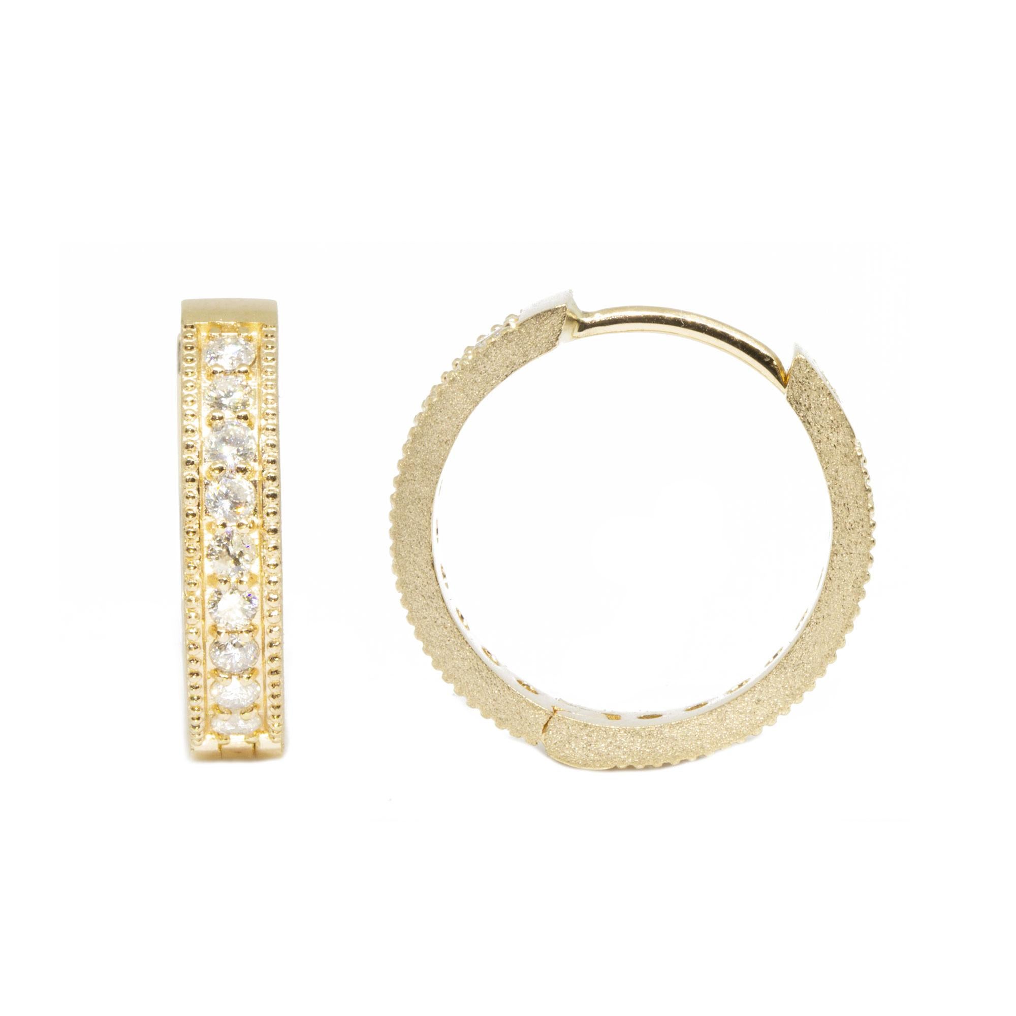 Details
Metal: 18K Yellow Gold
Diamond carat: 1
Size: 17mm
Diamond size: