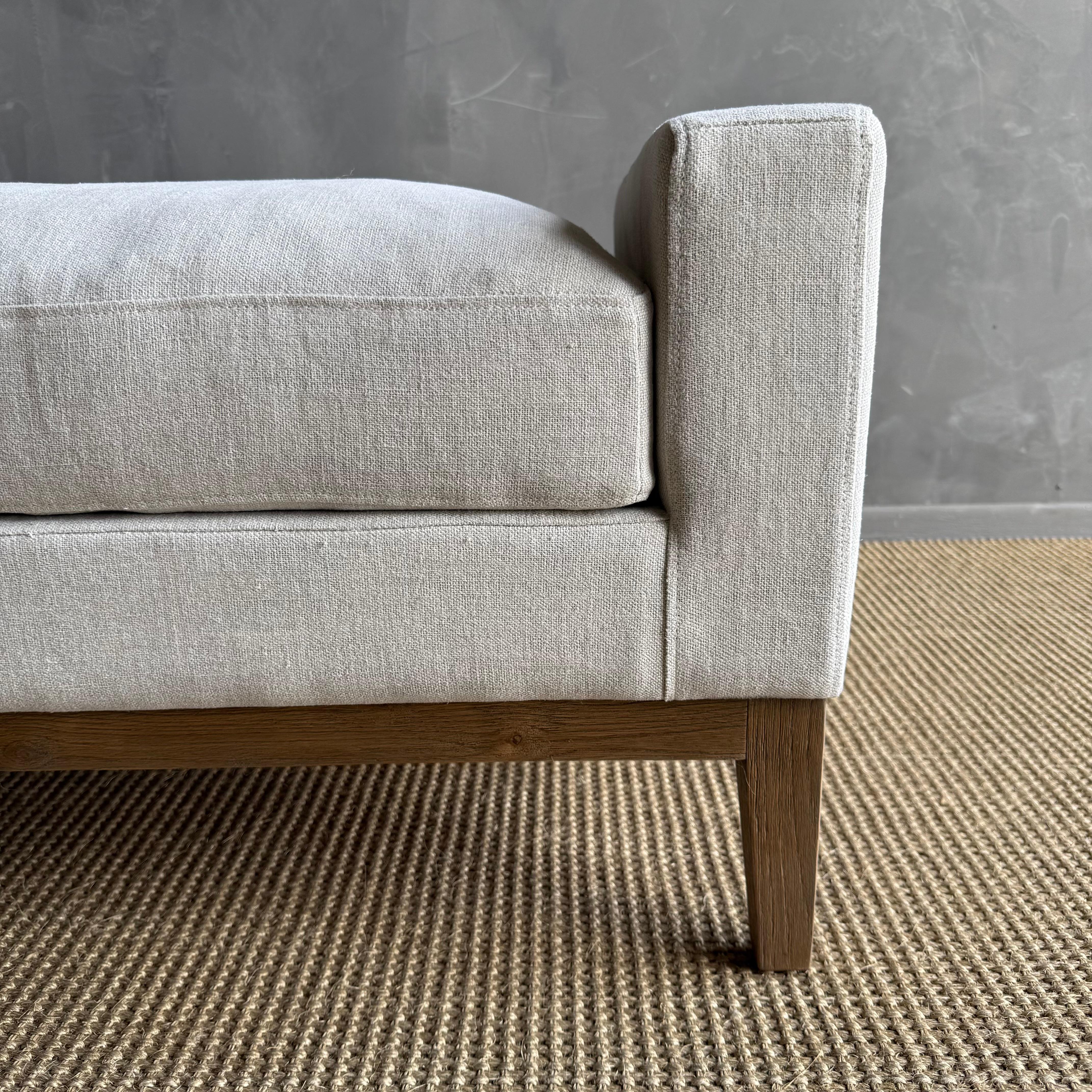 XXIe siècle et contemporain Gemma Belgian Linen Upholstered Oak End of the Bed Bench 65