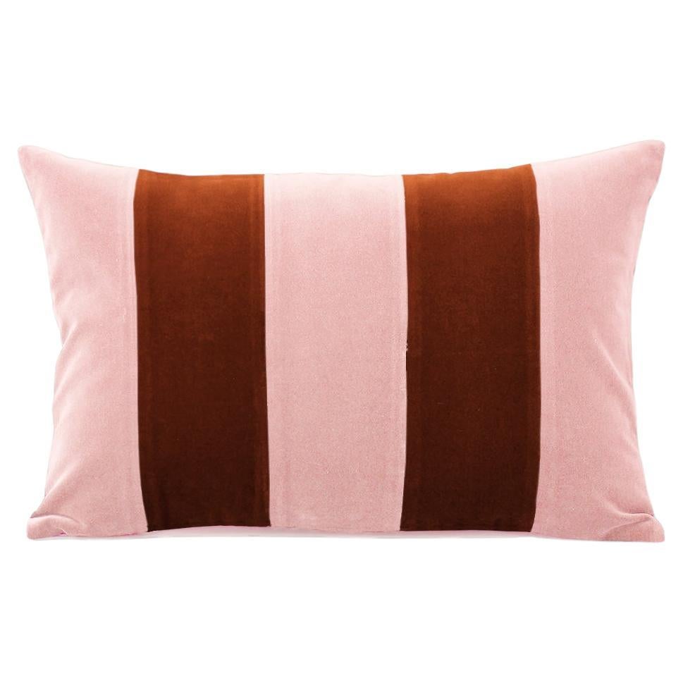 GEMMA II Cojín decorativo de terciopelo marrón y rosa de lujo hecho a mano