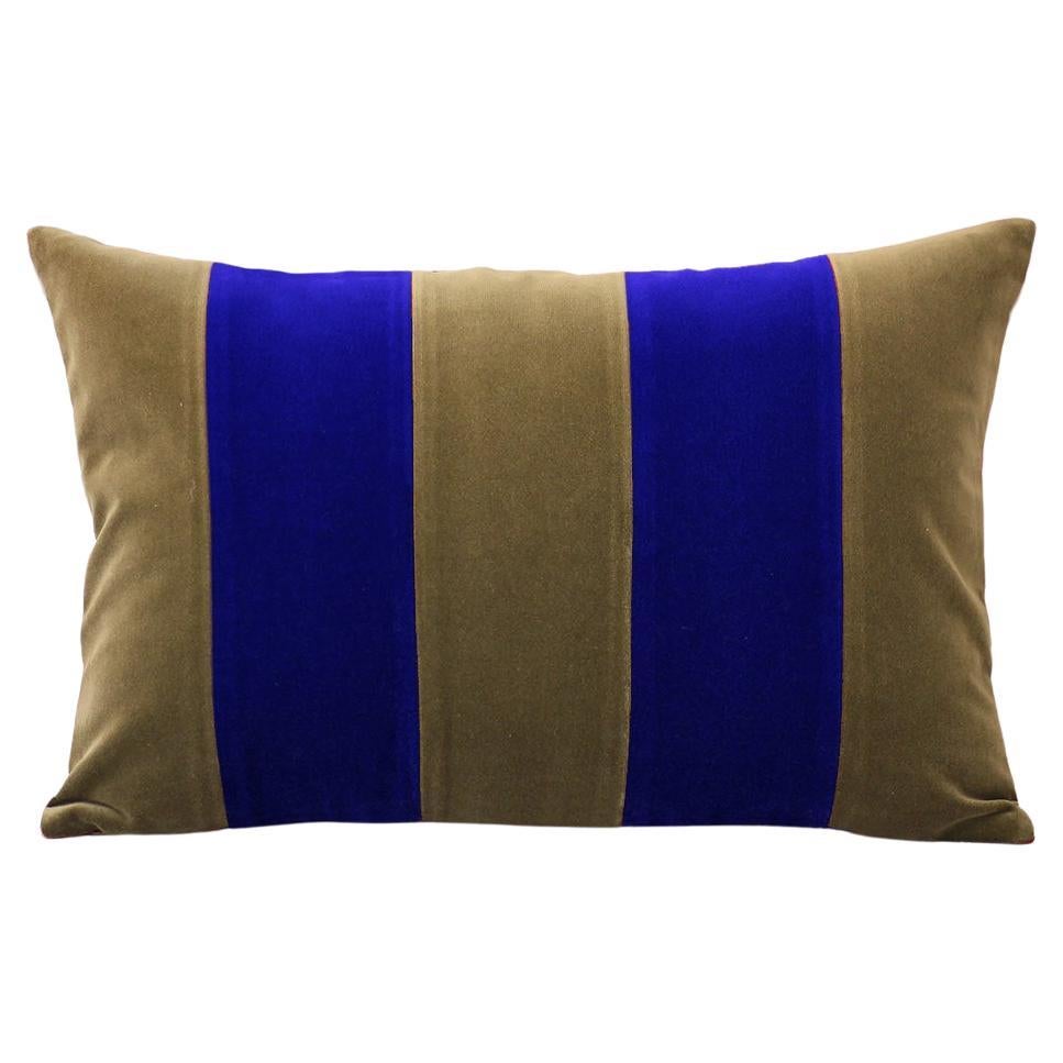 GEMMA II Dry Green & Cobalt Blue Samt Deluxe gestreiftes handgefertigtes Kissen aus Samt Deluxe