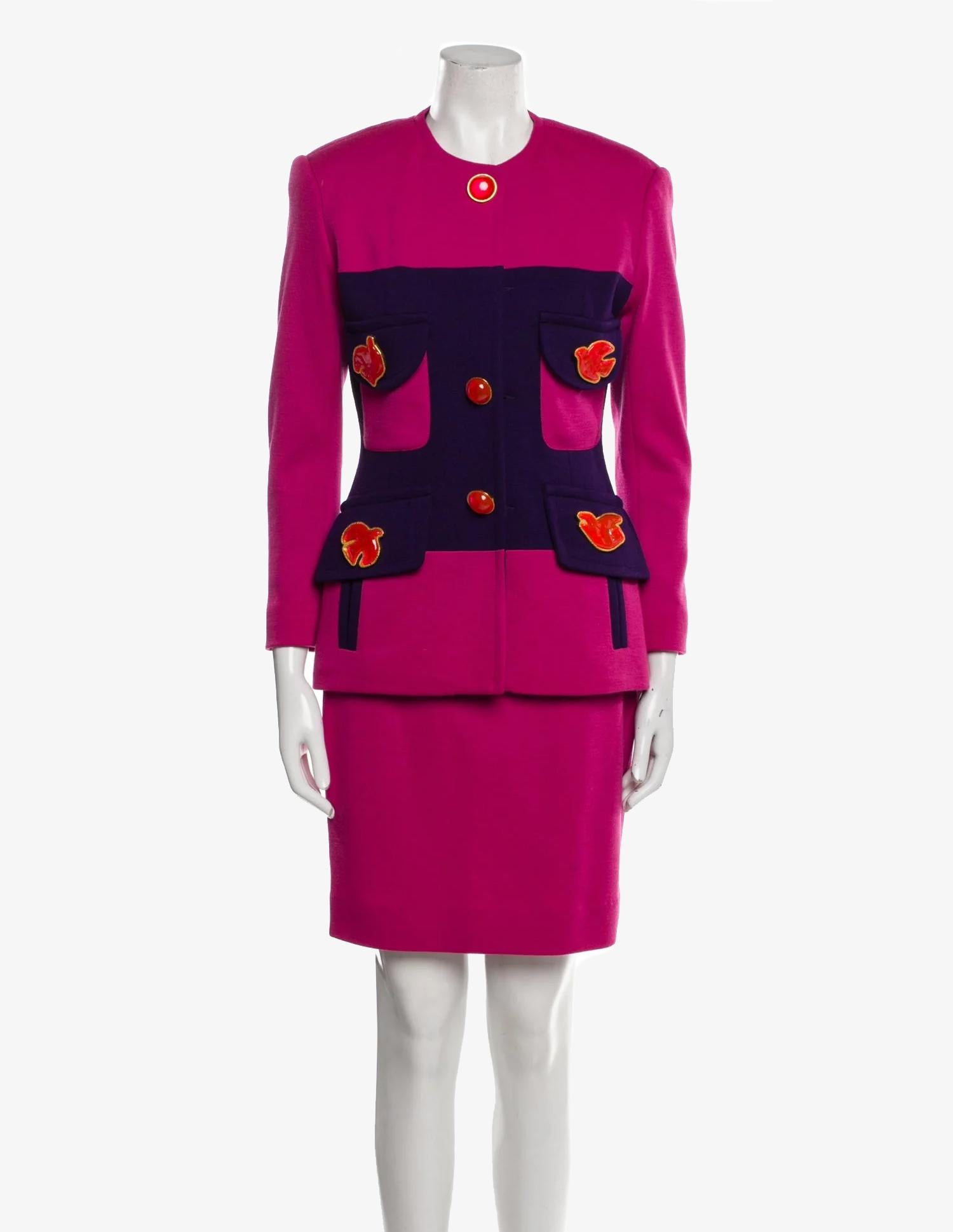 GEMMA KAHNG - Set di gonne in lana rosa vintage con bottoni In condizioni buone in vendita a New York, NY