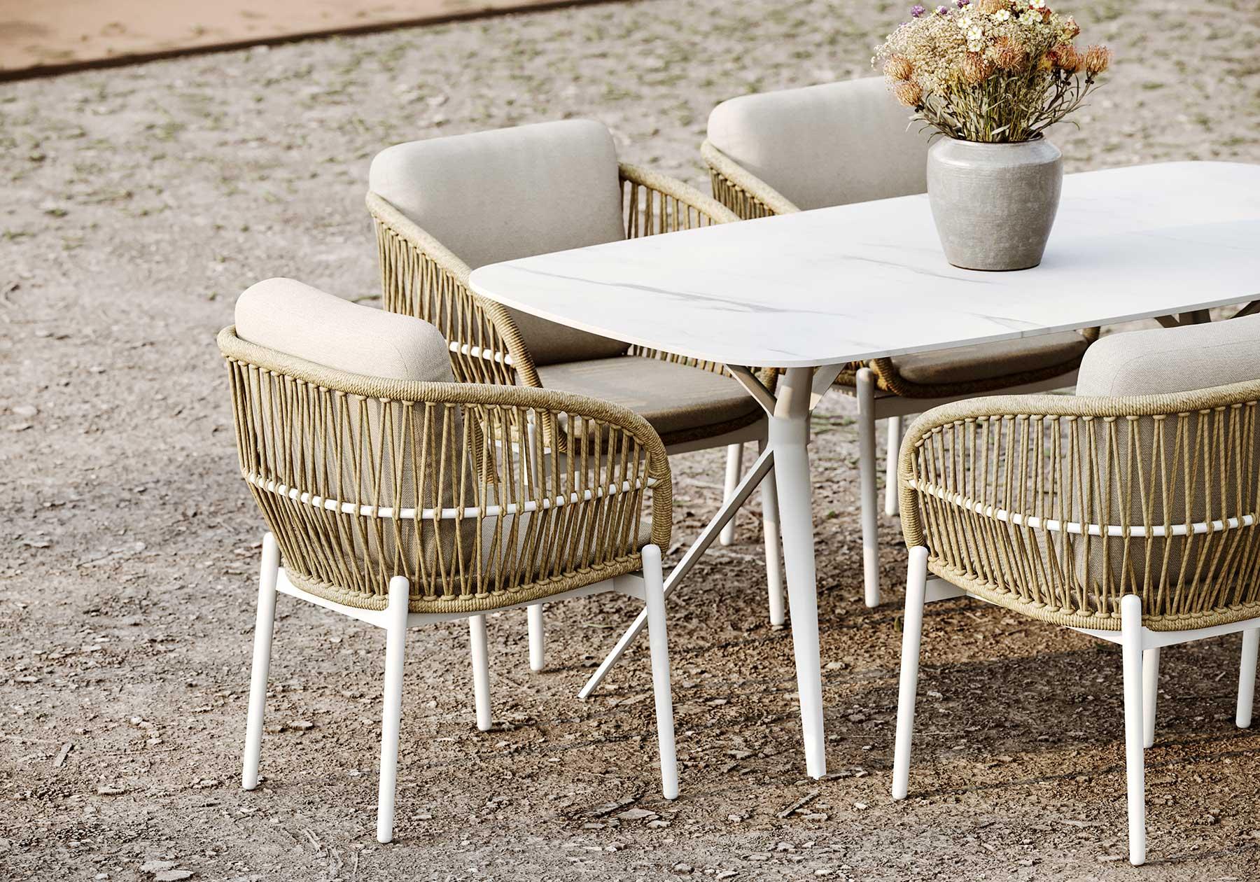 Gemma-pike is an aluminum and wicker garden chair.?

The Gemma-pike Collection is a powerful sketch, synthesizes its rounded lines and comfort, it incorporates the power of contrast into the entire design and deepens the open space experience.?