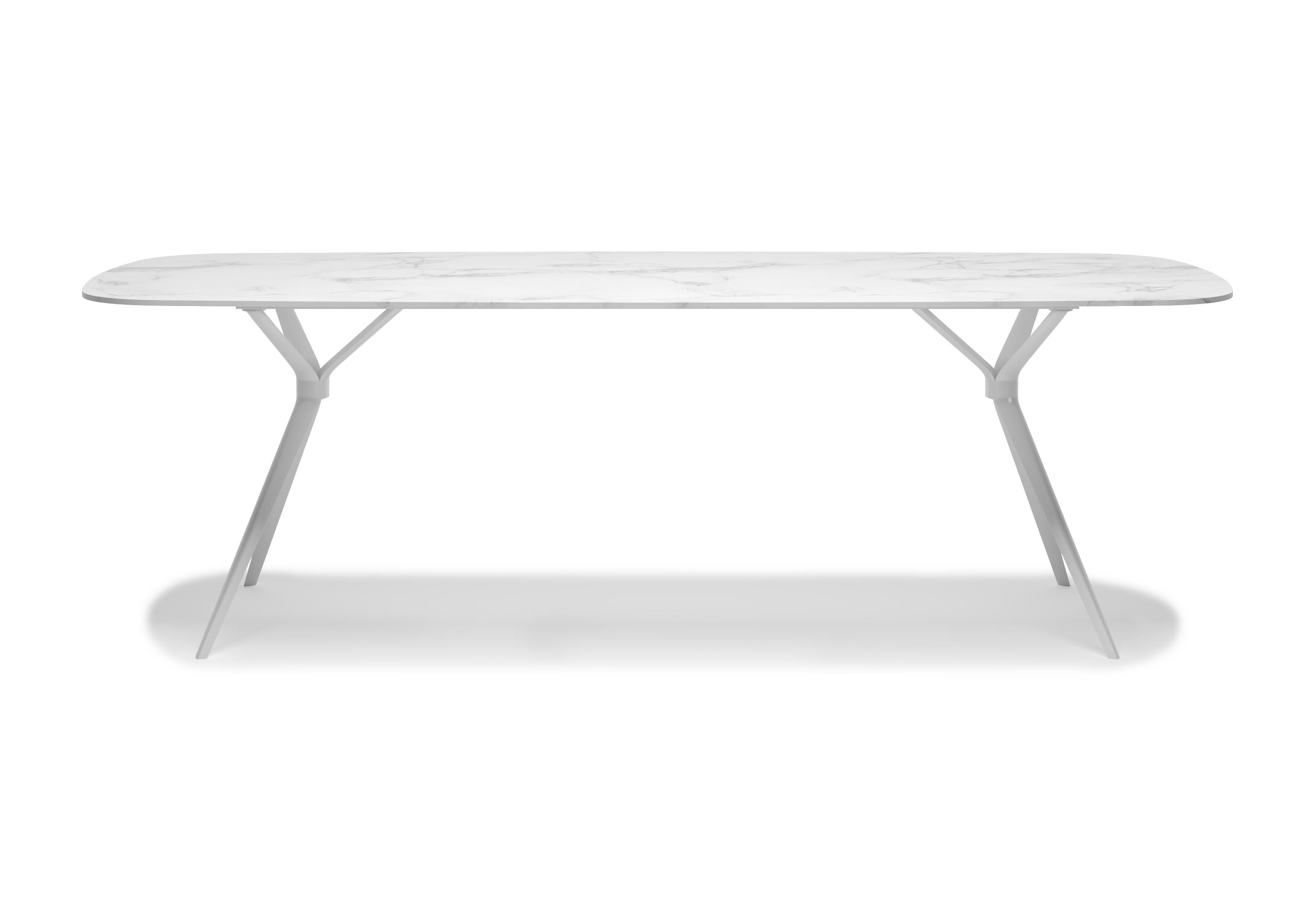 Gemma-pike is a natural stone and aluminium garden table.‎

The Gemma-pike Collection is a powerful sketch, synthesizes its rounded lines and comfort, it incorporates the power of contrast into the entire design and deepens the open space