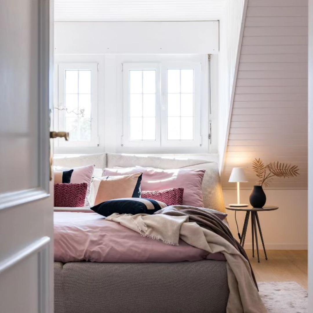 Portugais Gemma rose et brique de 2 coussins rayés Deluxe faits à la main en vente