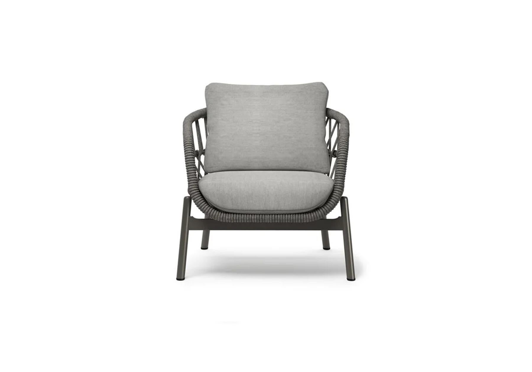Gemma is a rope and aluminium garden armchair.‎

The Gemma Collection is a powerful sketch, synthesizes its rounded lines and comfort, it incorporates the power of contrast into the entire design and deepens the open space experience.‎ The
