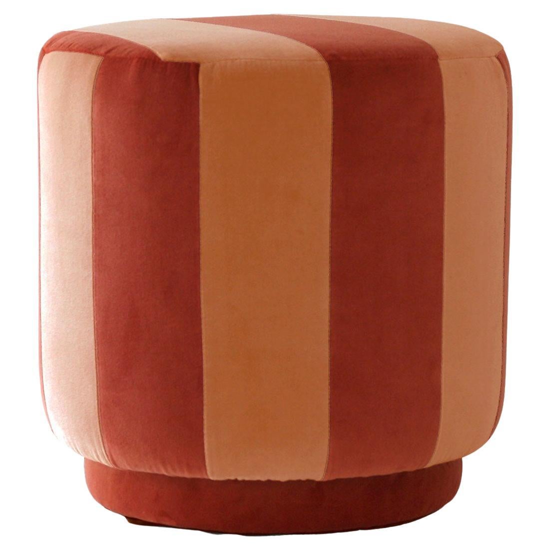What is the difference between an ottoman and a pouf?