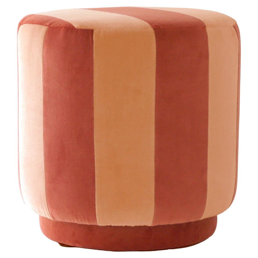 Pouf ottomano moderno organico a righe GEMMA in velluto color mattone e cammello