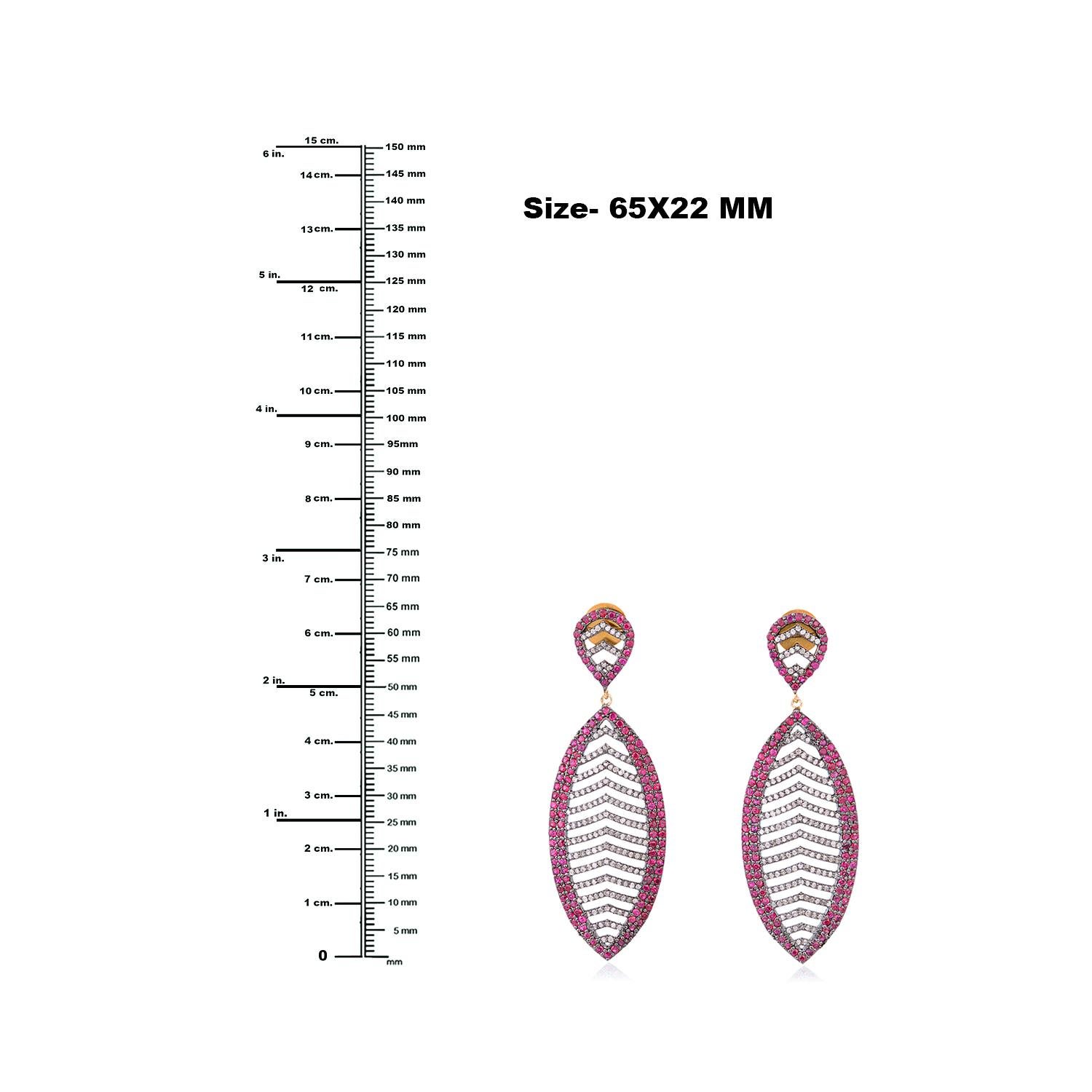 Taglio misto Orecchini pendenti di rubino a forma di gemma con diamanti in oro giallo 14 carati in vendita