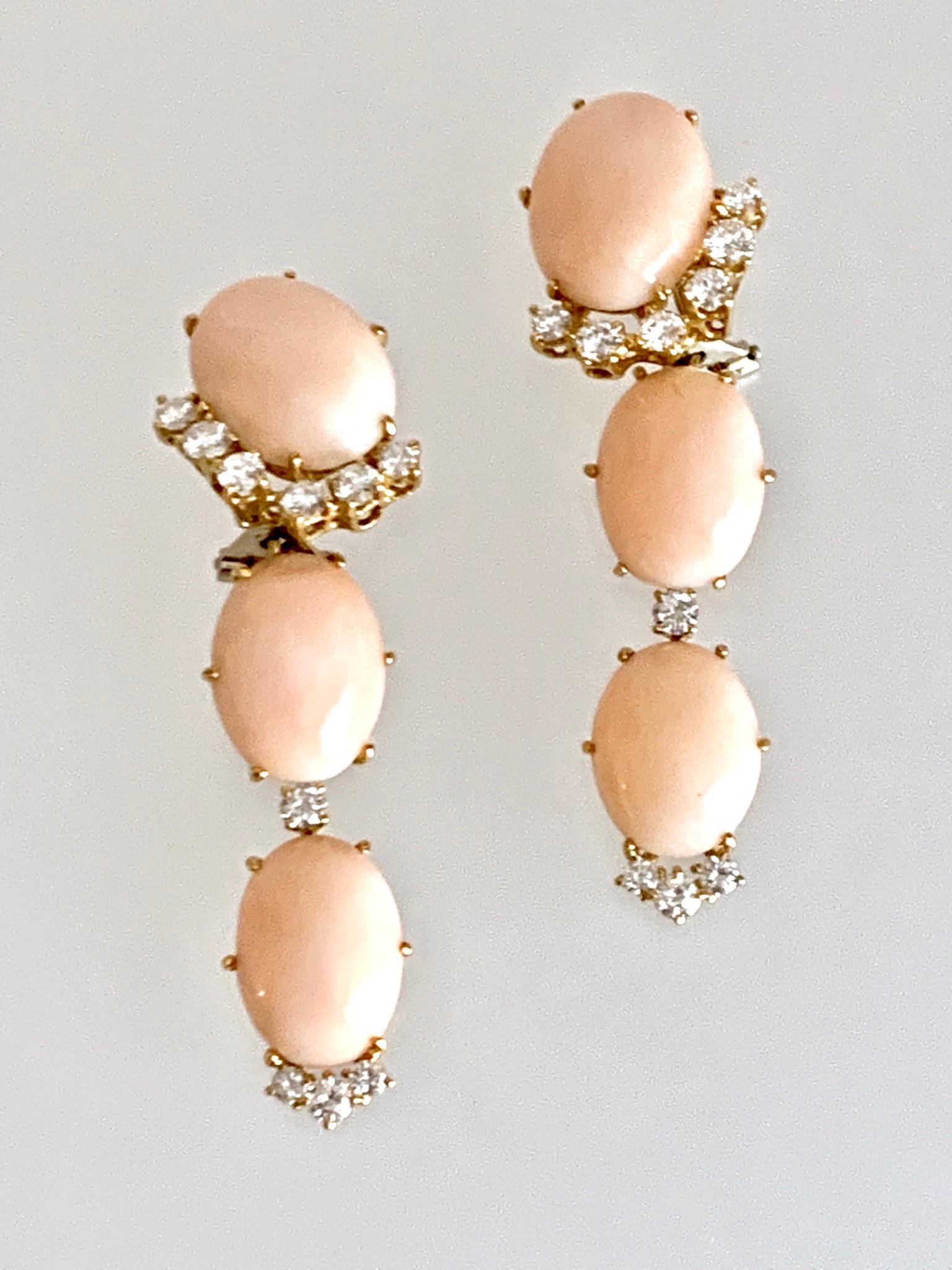 GEMOLITHOS Angel Skin Coral & Diamond Earrings in 18K Gold Diam. est. Diamond weight 1.40ct H-J/VVs-Vs.  1960´s