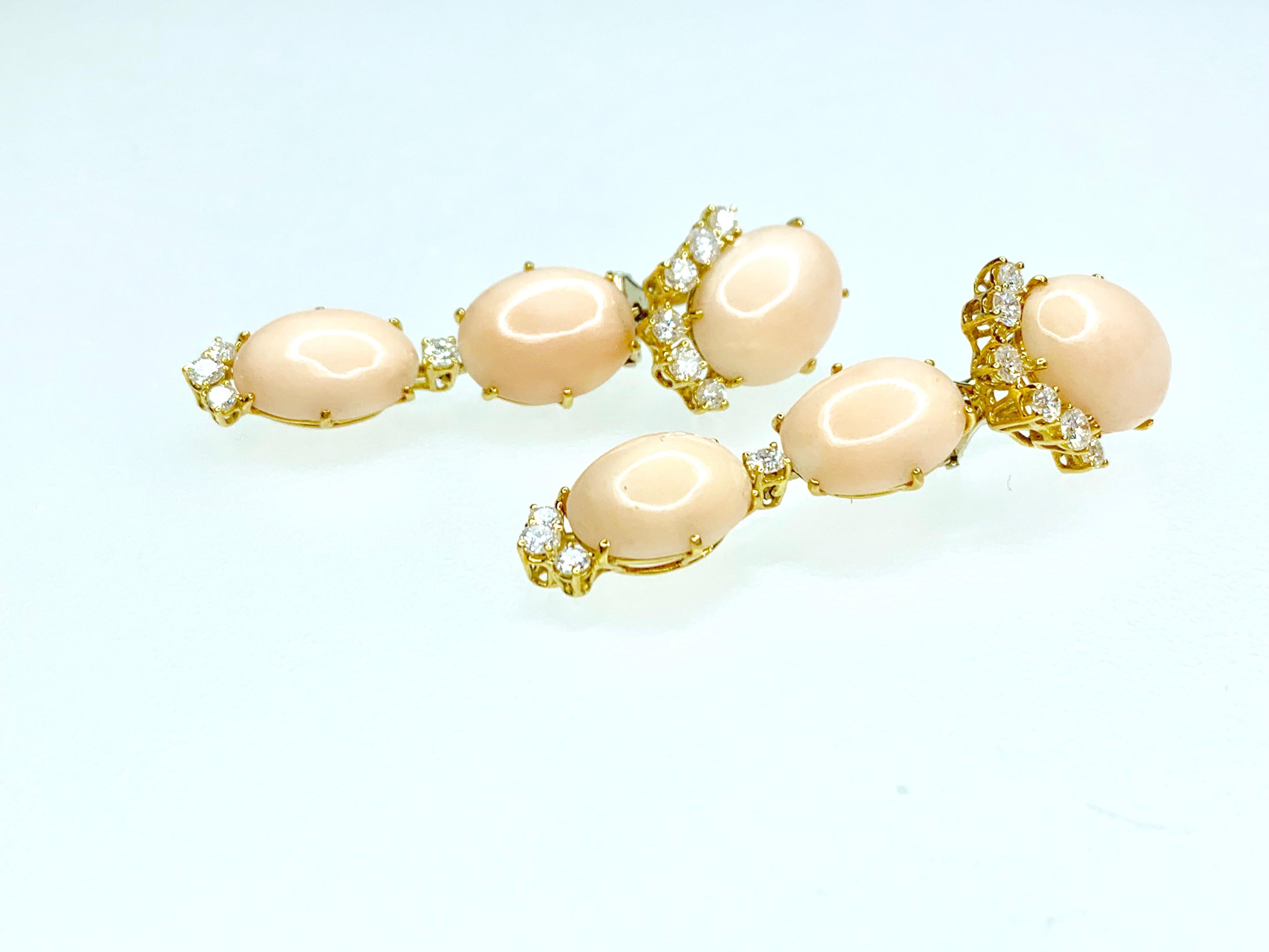 Gemolithos Angel Skin Coral and Diamond Earrings in 18 Karat Gold Corte redondo
