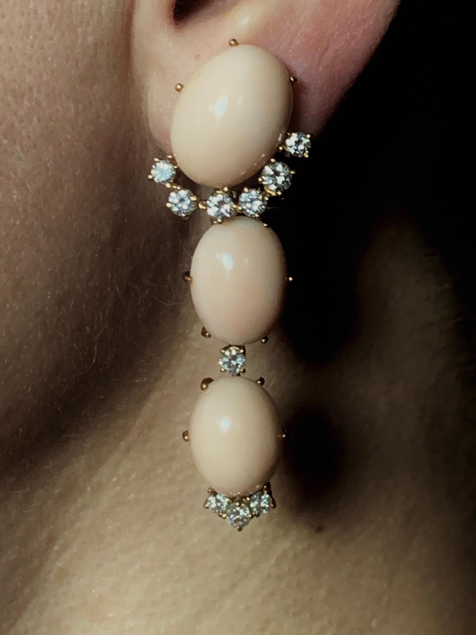 De las mujeres Gemolithos Angel Skin Coral and Diamond Earrings in 18 Karat Gold