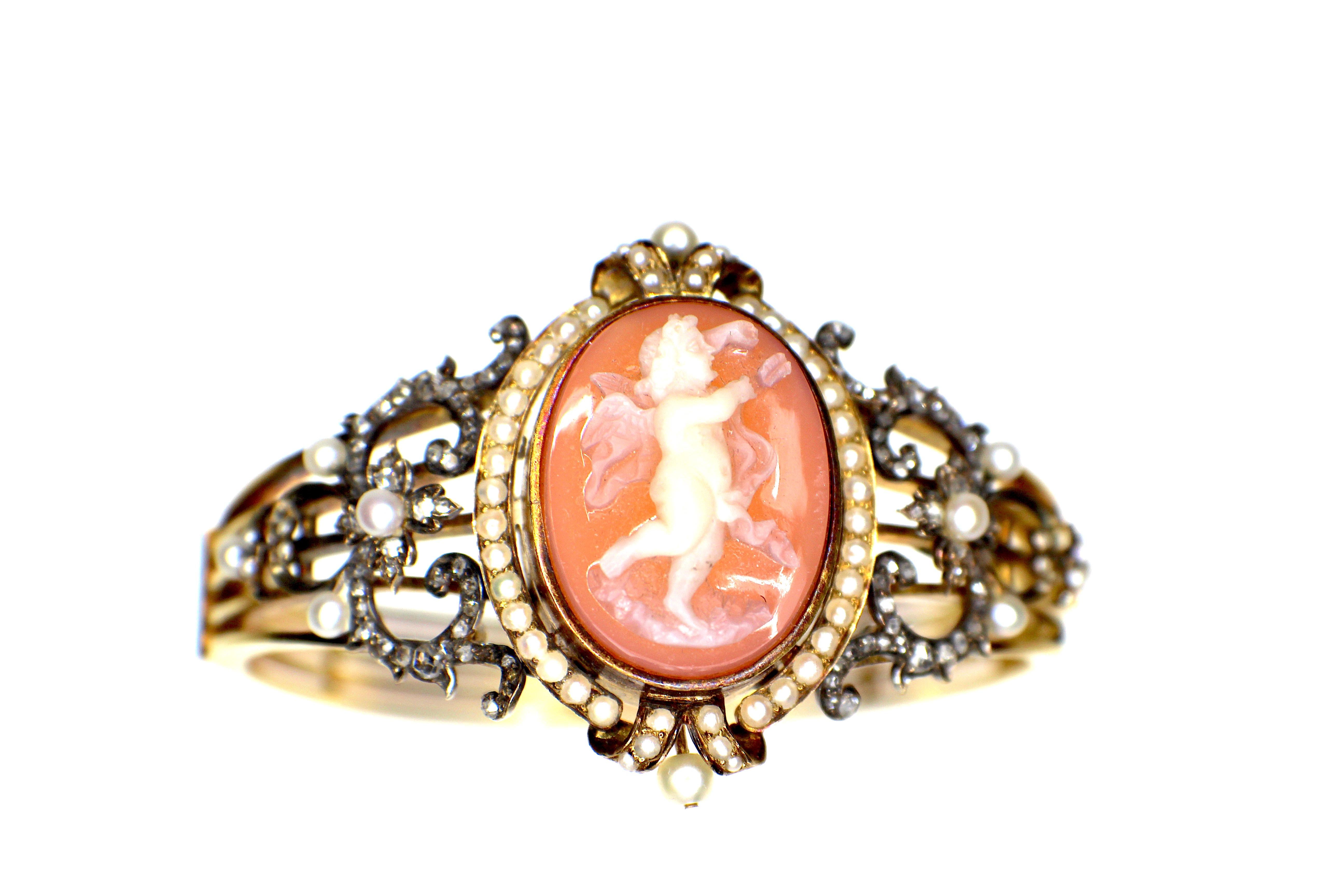 Round Cut Gemolithos Beautiful Cameo Agate, Natural Pearl and Diamond Bracelet, 1880s For Sale
