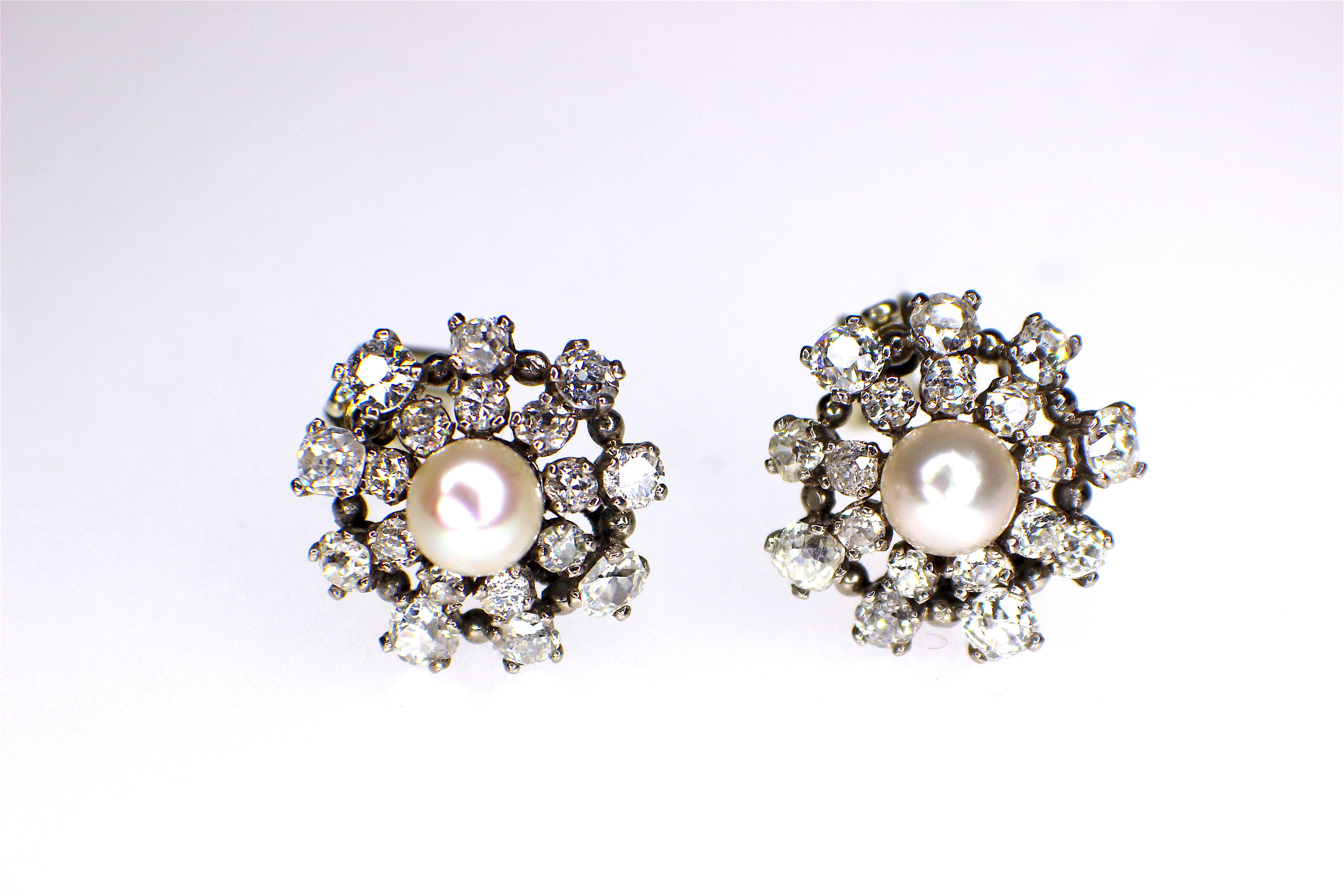 Gemolithos Beautiful Natural Pearl and Diamond Earrings, 1950s In Good Condition For Sale In Munich, DE