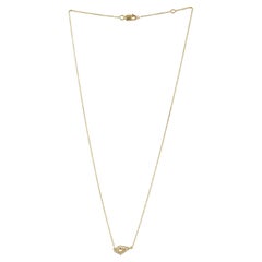 Collar de cadena con colgante de diamantes pavé en forma gemotric Fabricado en oro amarillo de 18k