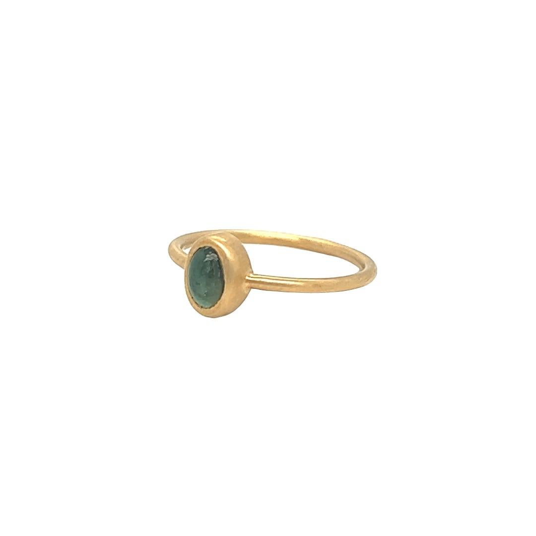 Cabochon Gems Are Forever Anello con castone di tormalina verde cabochon in vendita