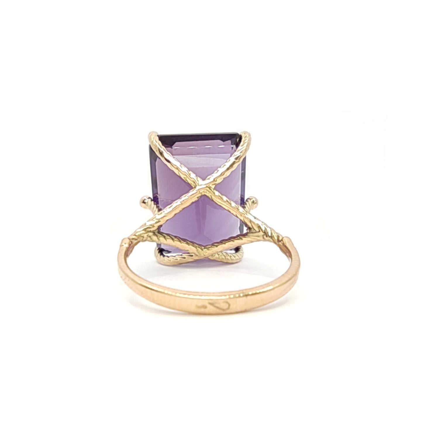 17.4 Carat Amethyst Unique and Sculptural 14K Gold ring Stunning Design Piece! For Sale 3
