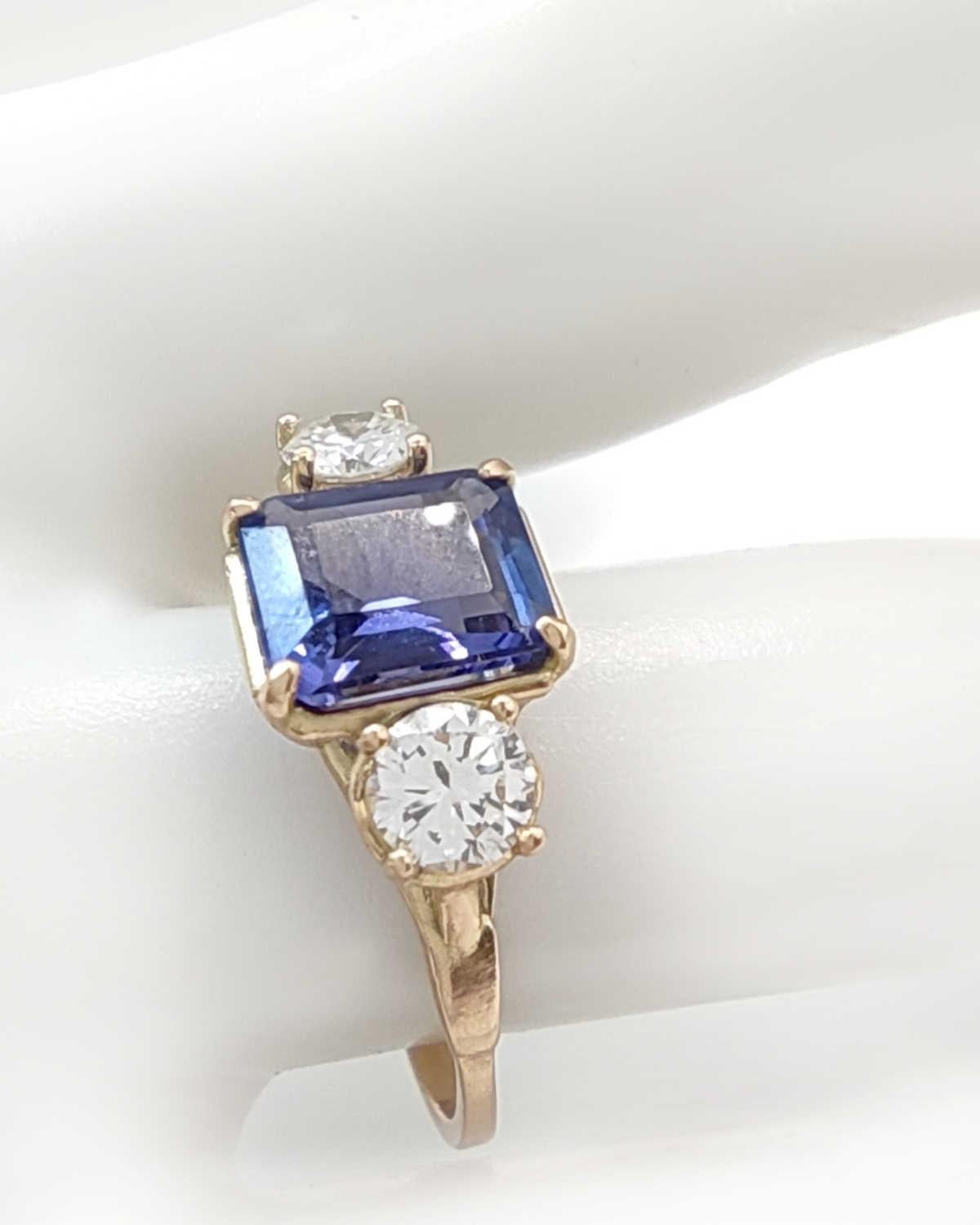 Certified 1.36 Carat Tanzanite with Diamond Engagement Ring - 14k Yellow Gold For Sale 8