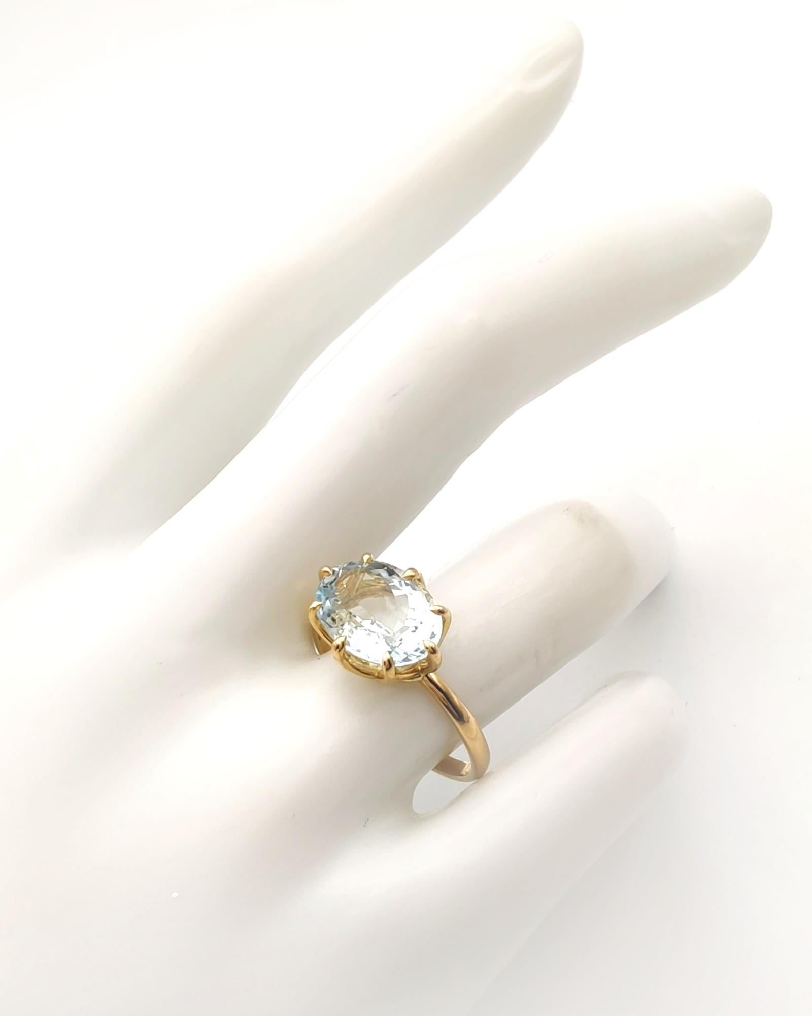 Aquamarine 3, 38ct Oval Cut  Engagement Ring, 18k Yellow Gold, Resizable In New Condition For Sale In MADRID, ES