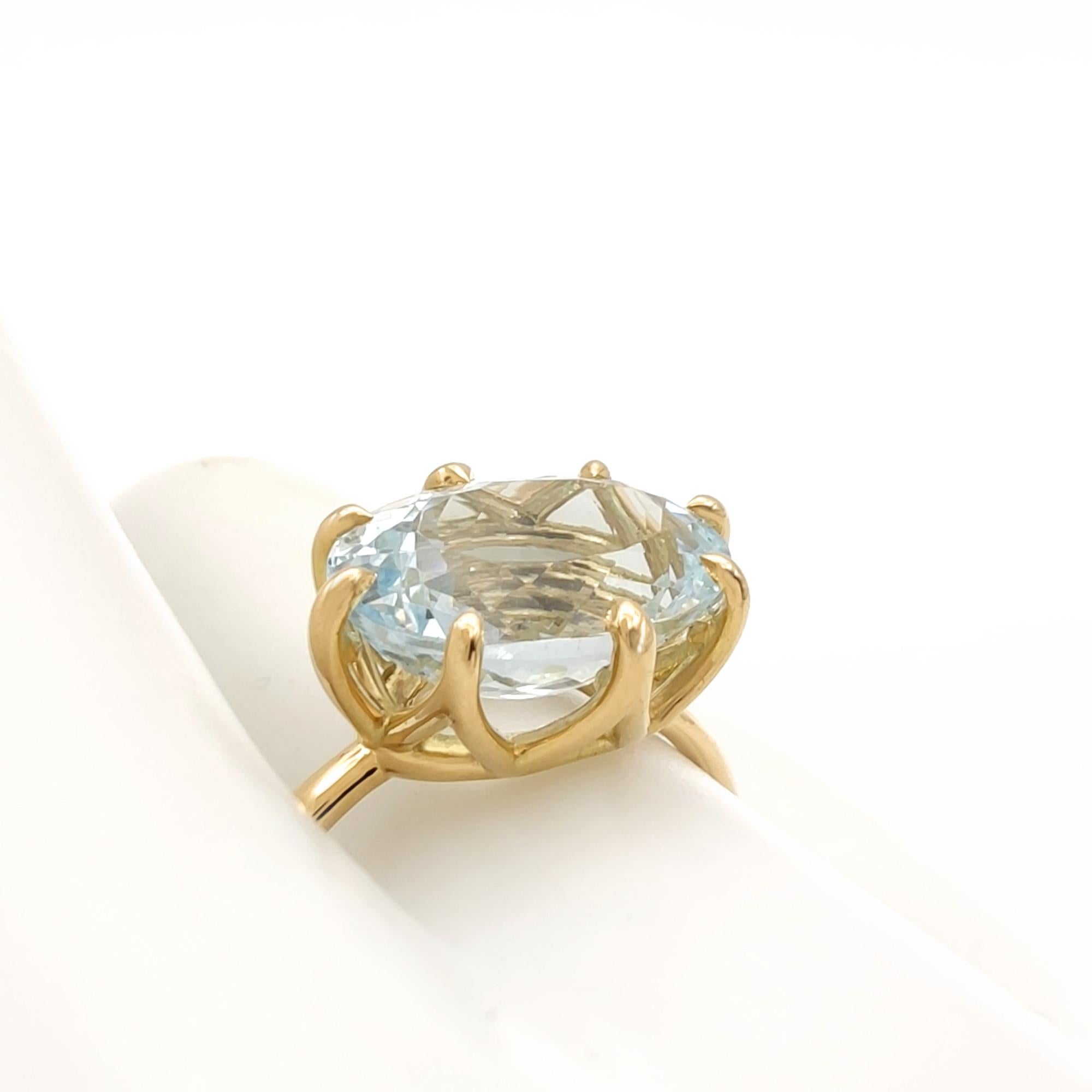 Contemporary Aquamarine 3, 38ct Oval Cut  Engagement Ring, 18k Yellow Gold, Resizable For Sale