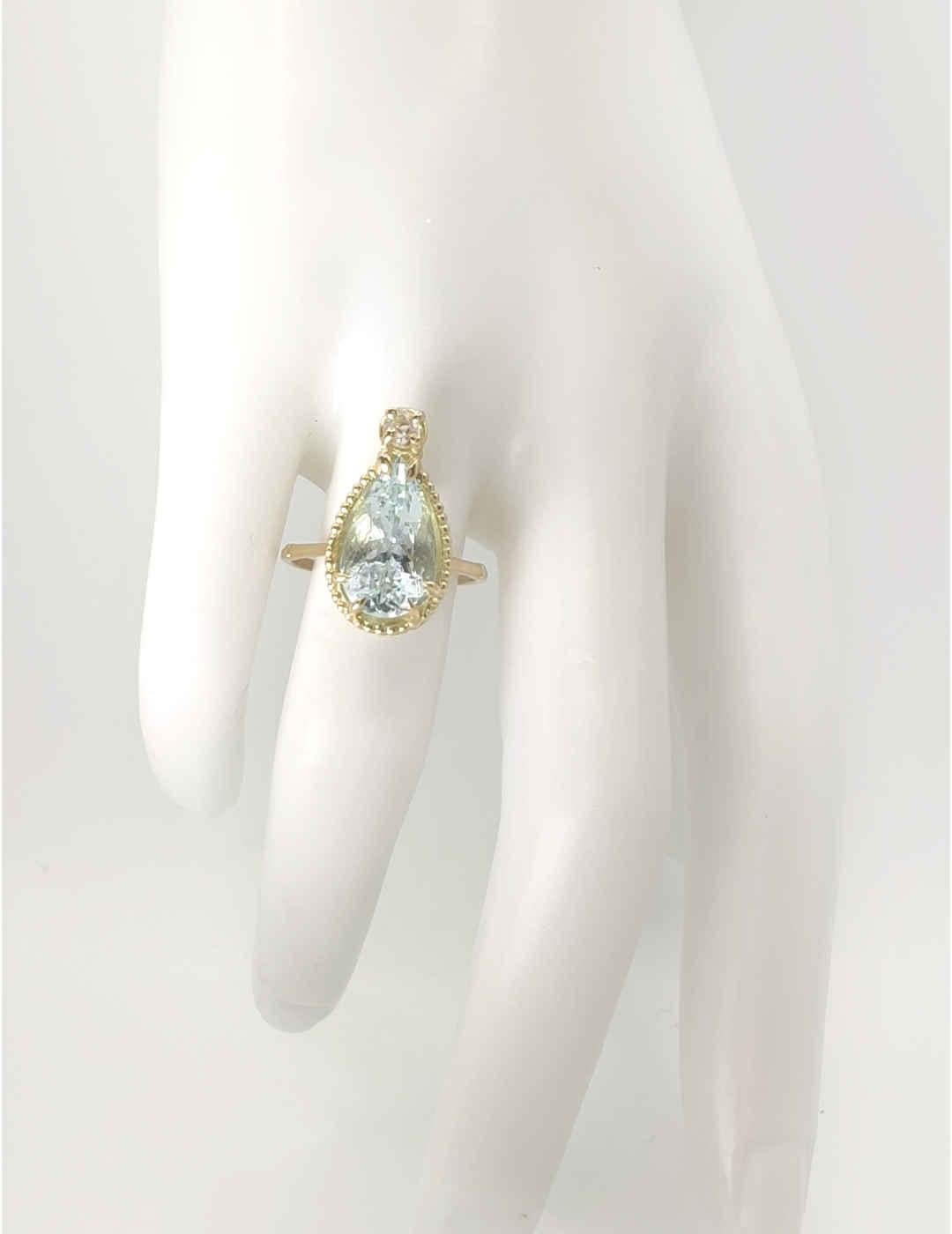 Discover our unique 18K Gold Ring, perfect for weddings and proposals. Handcrafted with a stunning pear-cut aquamarine and a natural diamond, this piece adds brilliance and elegance to any occasion. Certified by the Spanish Gemological Institute,