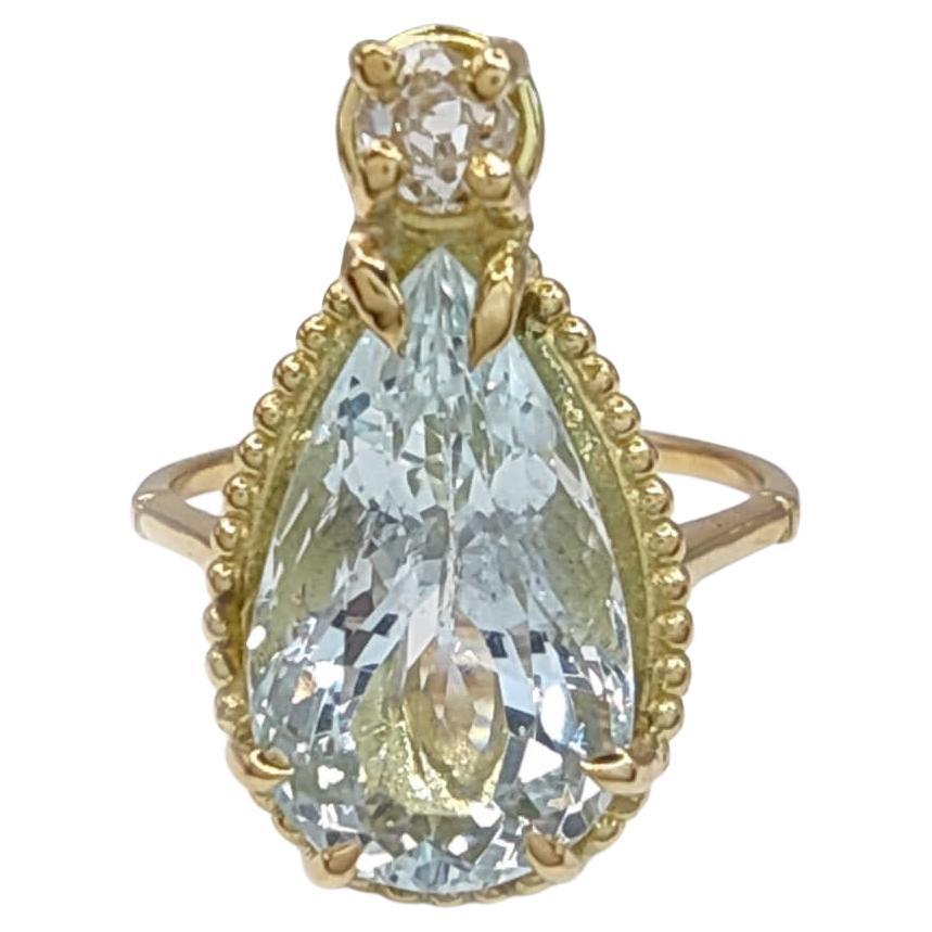 18K Gold Ring - Aquamarine and  Diamonds - Ideal for Weddings and Proposals For Sale